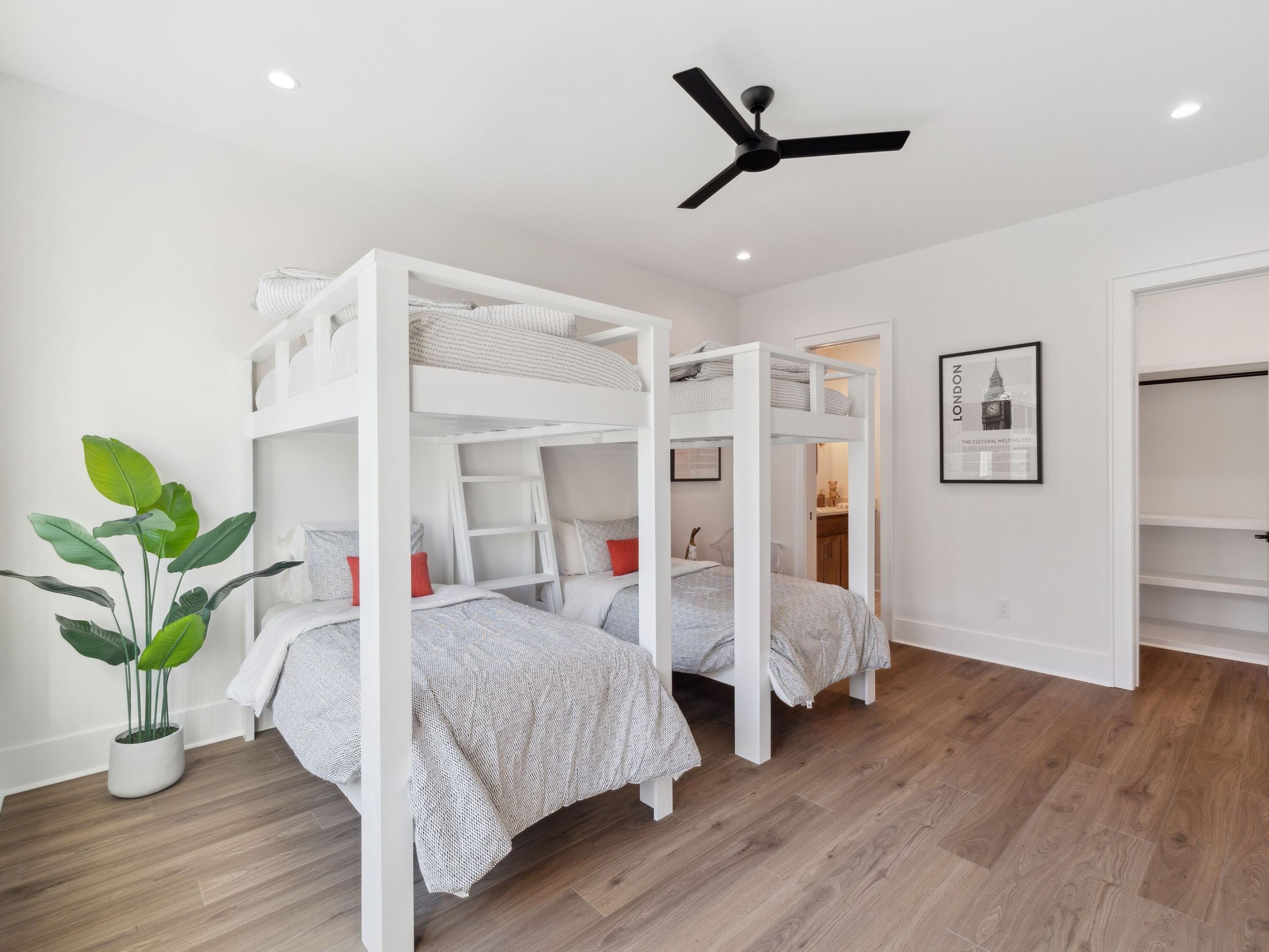 RIVIERA BEACH - Residential