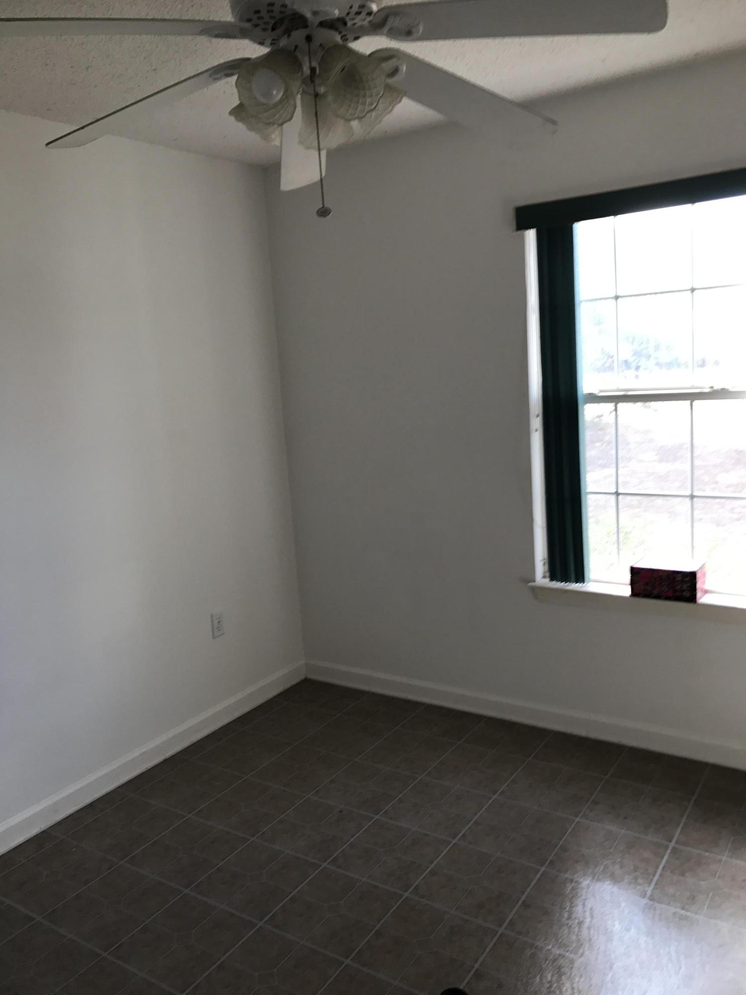 LOT 17 BLK 1 LAKE JUNIPER EST UNIT 3 PB 5-6 OR 2253-82 OR 2293-720 OR 2903-709 - Residential