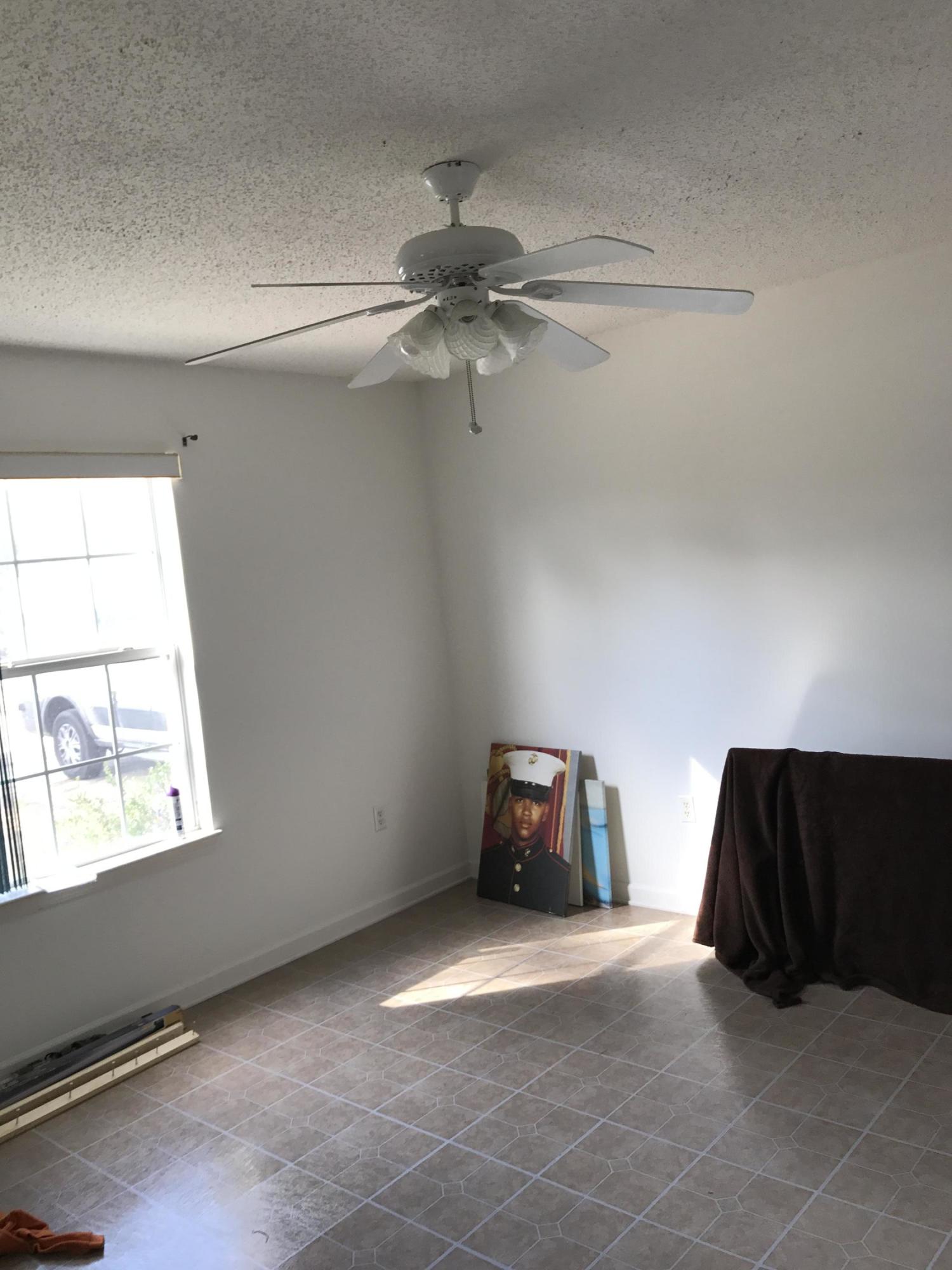 LOT 17 BLK 1 LAKE JUNIPER EST UNIT 3 PB 5-6 OR 2253-82 OR 2293-720 OR 2903-709 - Residential