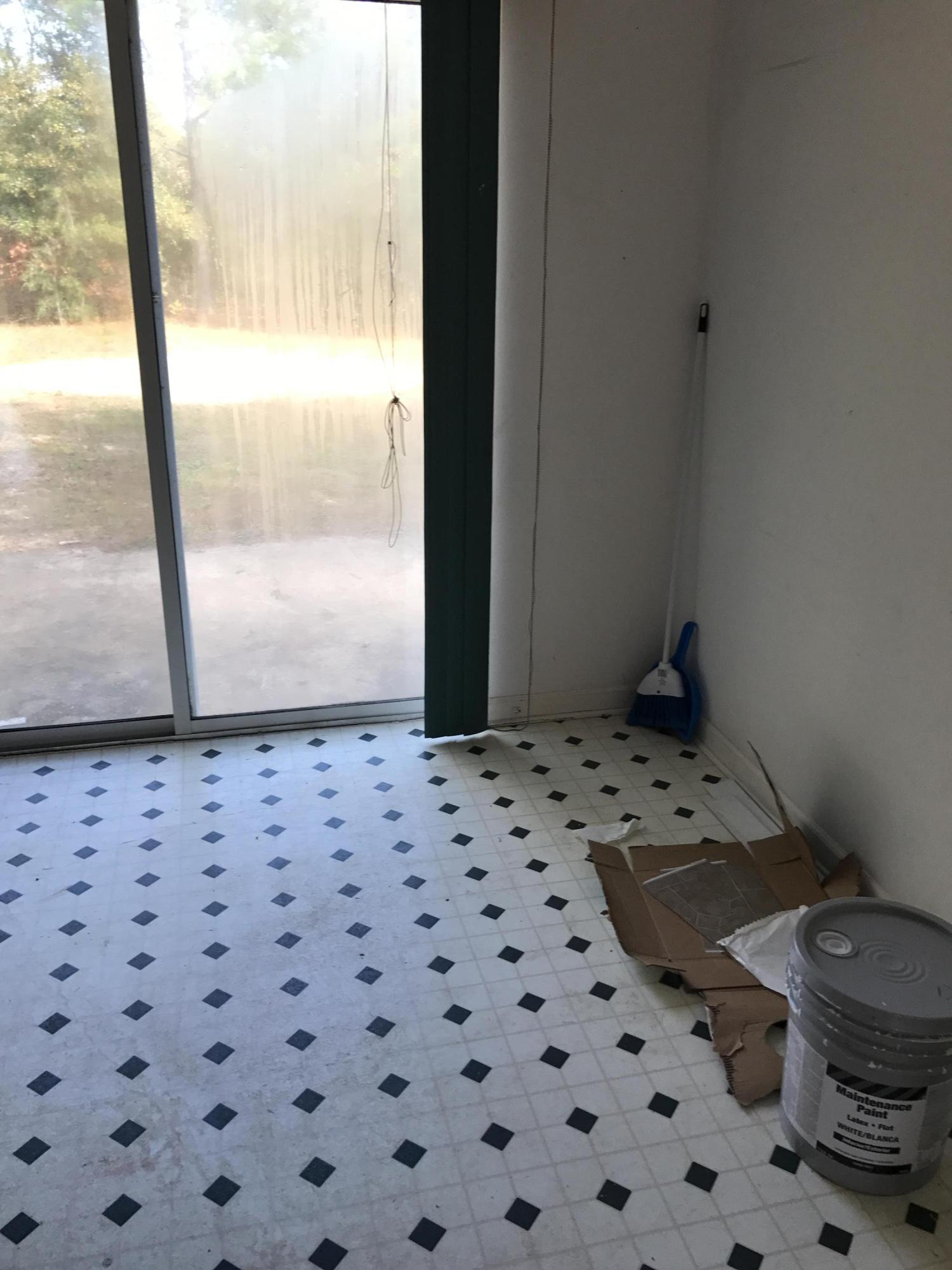 LOT 17 BLK 1 LAKE JUNIPER EST UNIT 3 PB 5-6 OR 2253-82 OR 2293-720 OR 2903-709 - Residential