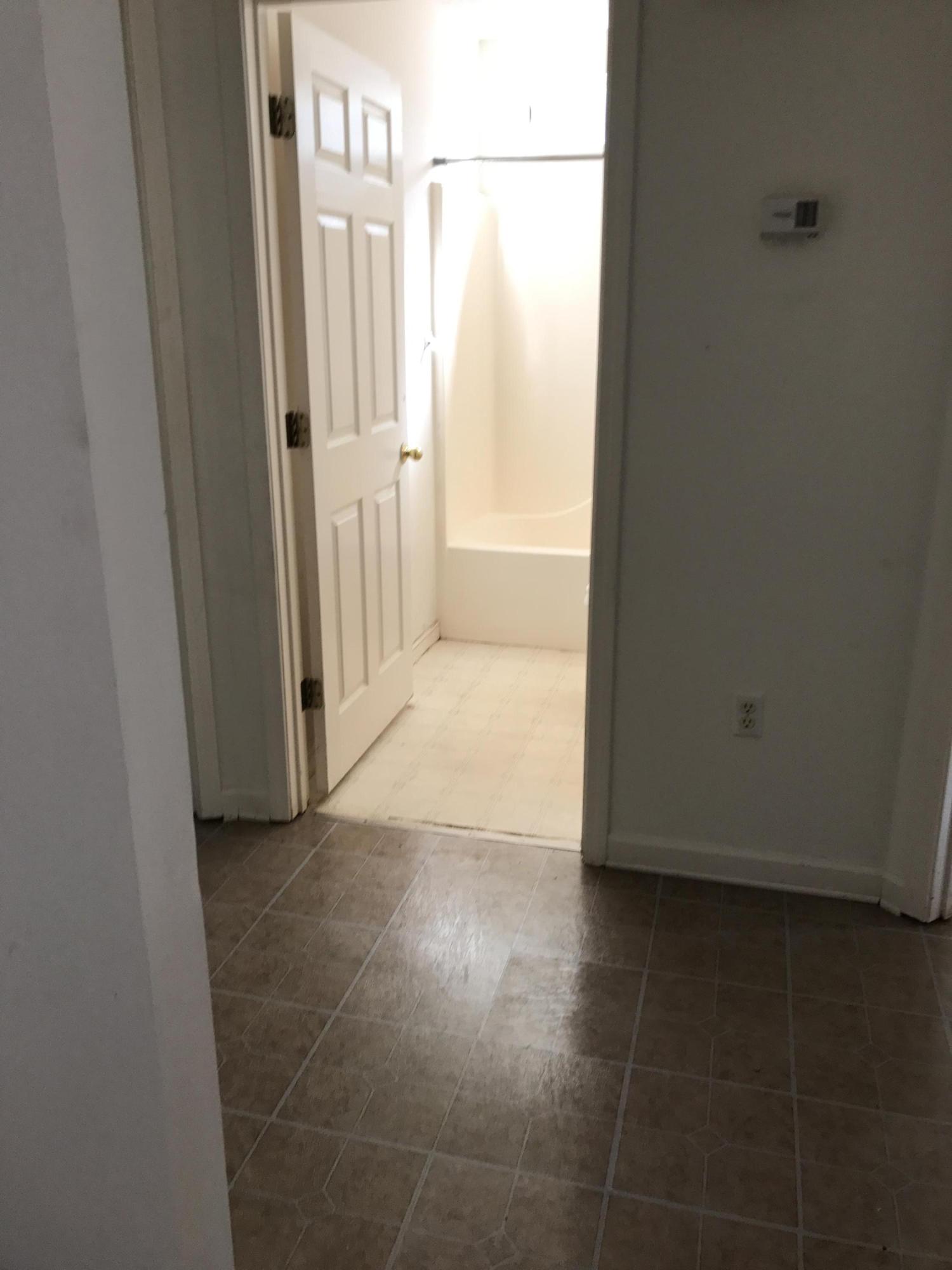 LOT 17 BLK 1 LAKE JUNIPER EST UNIT 3 PB 5-6 OR 2253-82 OR 2293-720 OR 2903-709 - Residential