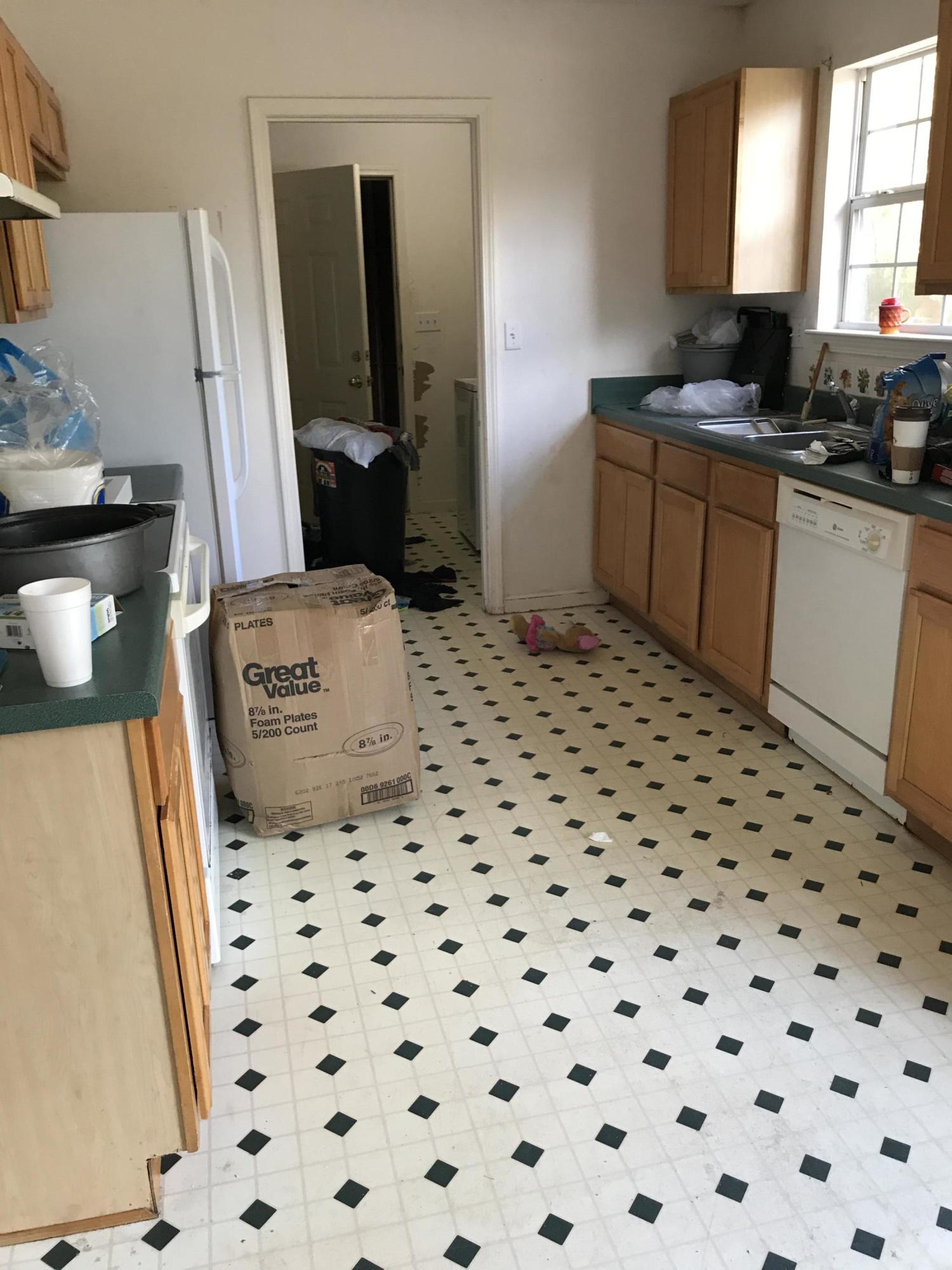 LOT 17 BLK 1 LAKE JUNIPER EST UNIT 3 PB 5-6 OR 2253-82 OR 2293-720 OR 2903-709 - Residential