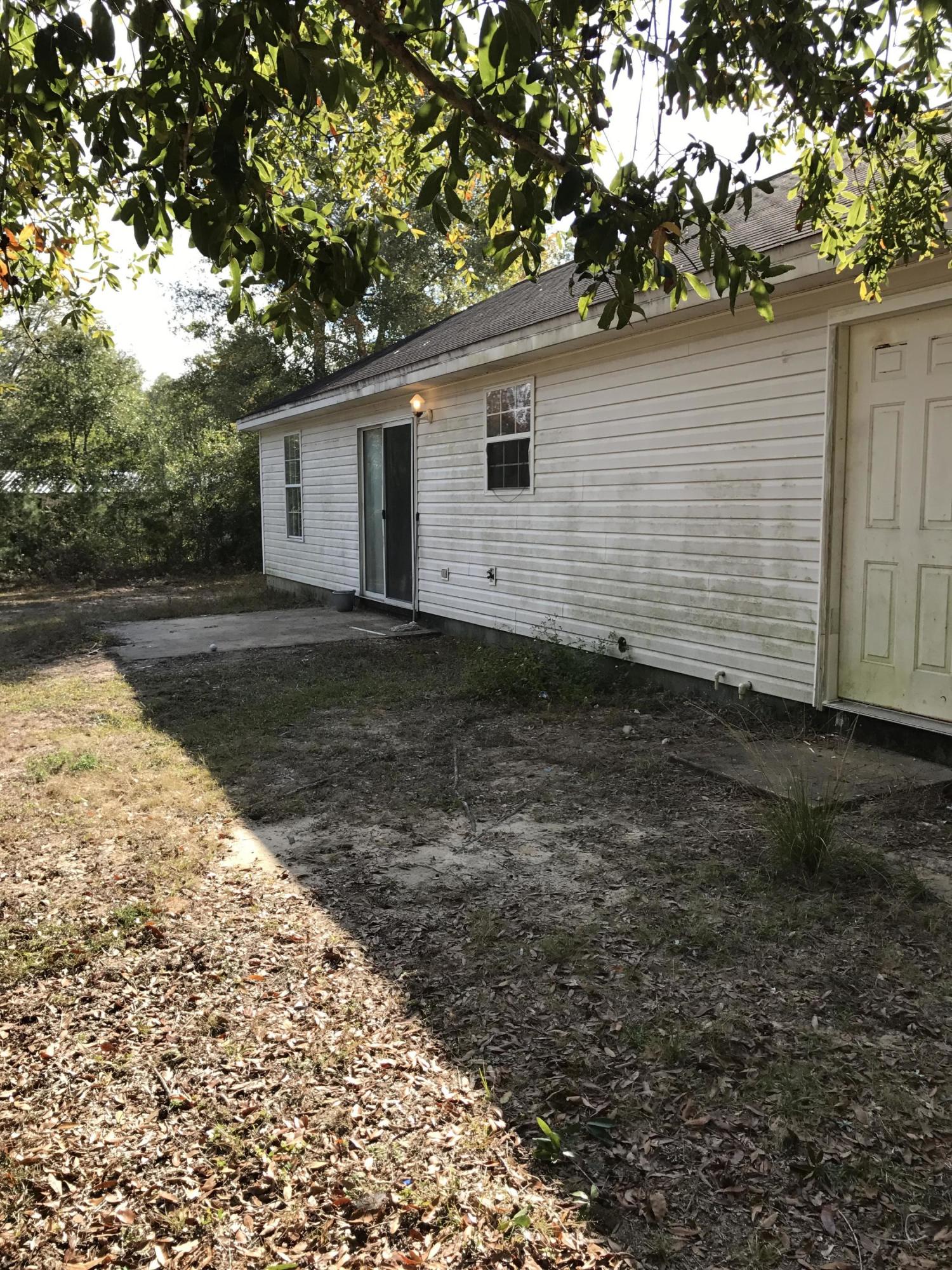 LOT 17 BLK 1 LAKE JUNIPER EST UNIT 3 PB 5-6 OR 2253-82 OR 2293-720 OR 2903-709 - Residential