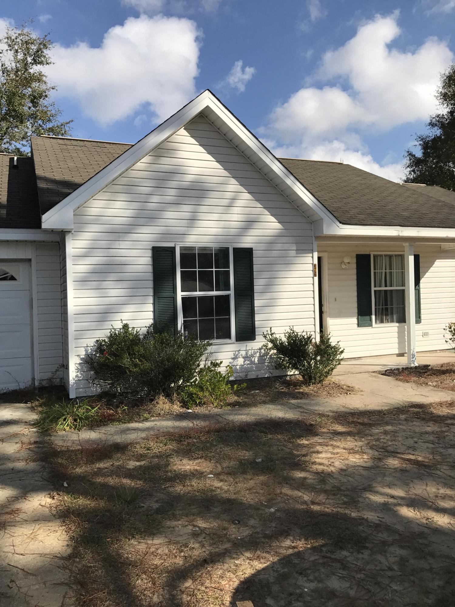 LOT 17 BLK 1 LAKE JUNIPER EST UNIT 3 PB 5-6 OR 2253-82 OR 2293-720 OR 2903-709 - Residential