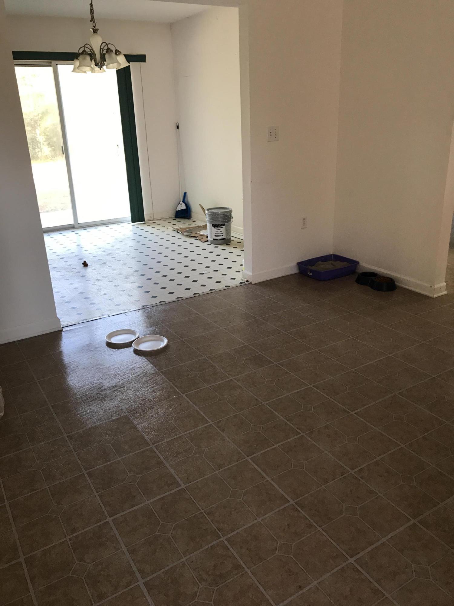 LOT 17 BLK 1 LAKE JUNIPER EST UNIT 3 PB 5-6 OR 2253-82 OR 2293-720 OR 2903-709 - Residential