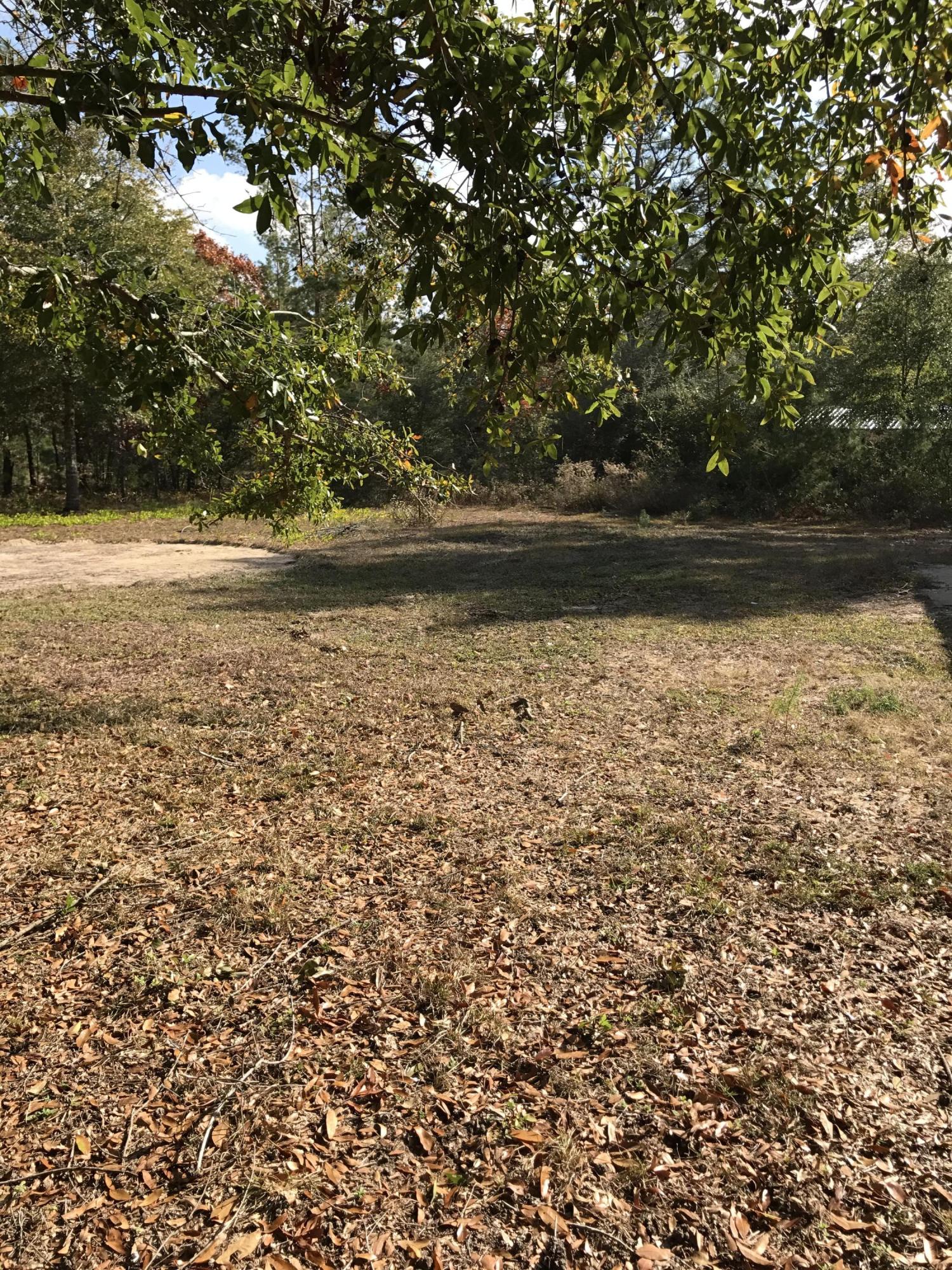 LOT 17 BLK 1 LAKE JUNIPER EST UNIT 3 PB 5-6 OR 2253-82 OR 2293-720 OR 2903-709 - Residential