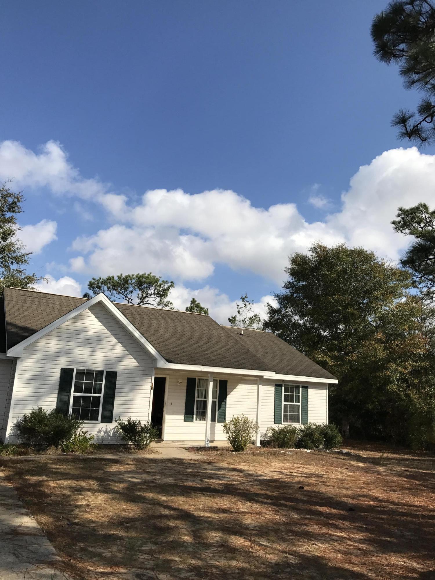 LOT 17 BLK 1 LAKE JUNIPER EST UNIT 3 PB 5-6 OR 2253-82 OR 2293-720 OR 2903-709 - Residential