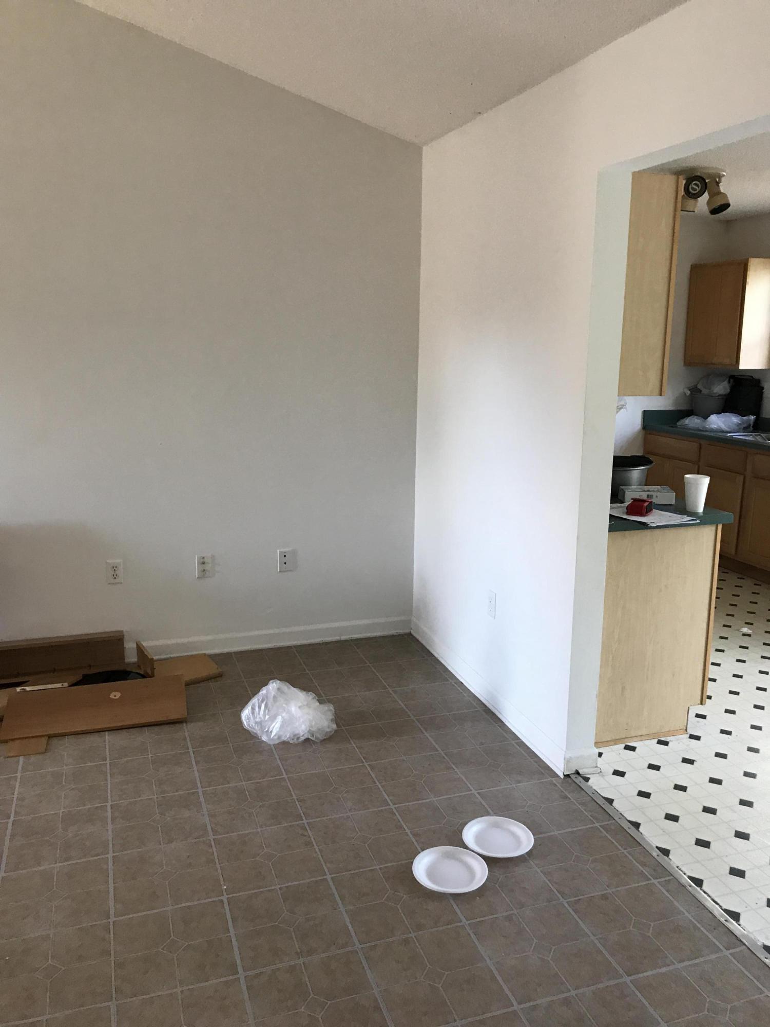 LOT 17 BLK 1 LAKE JUNIPER EST UNIT 3 PB 5-6 OR 2253-82 OR 2293-720 OR 2903-709 - Residential