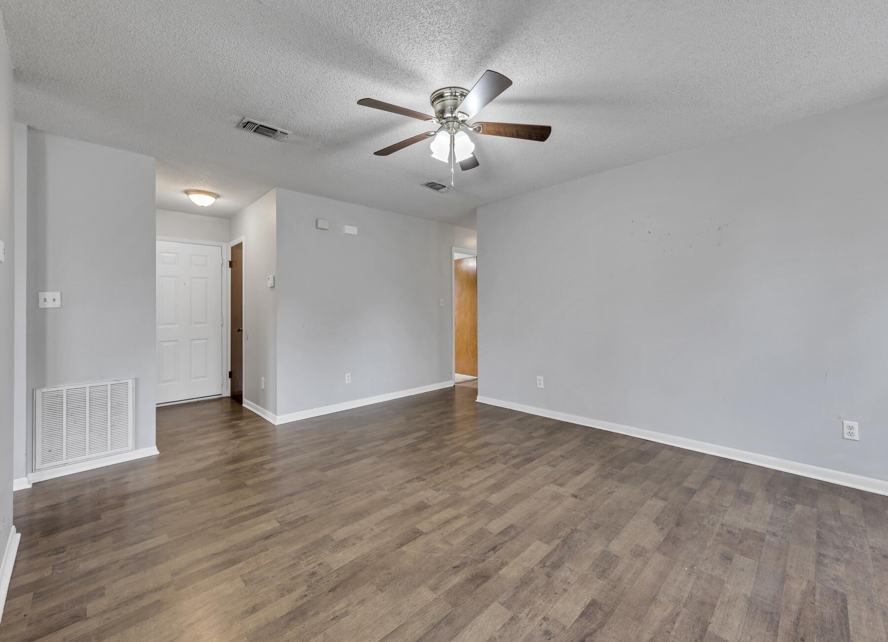 CASA LOMA S/D - Residential Lease