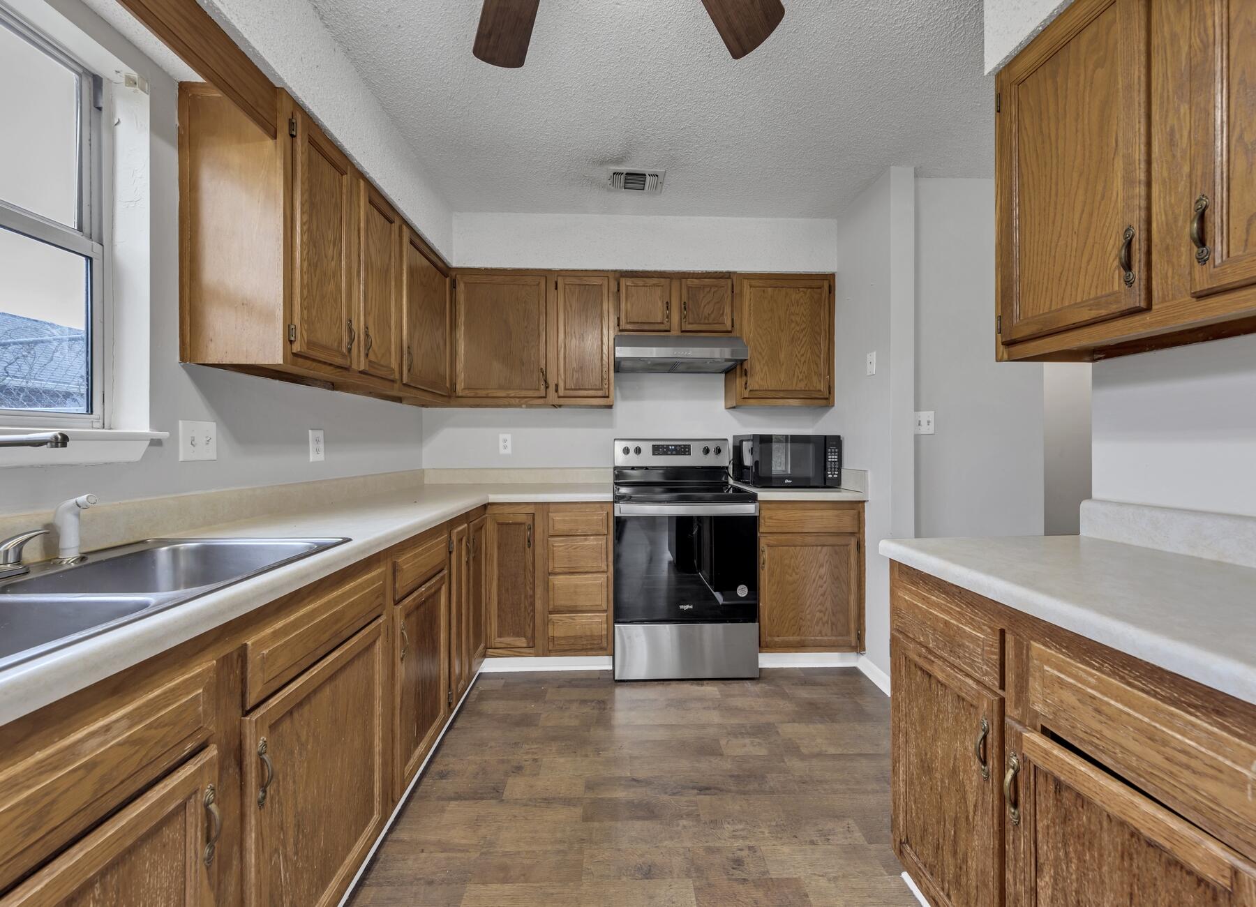 CASA LOMA S/D - Residential Lease