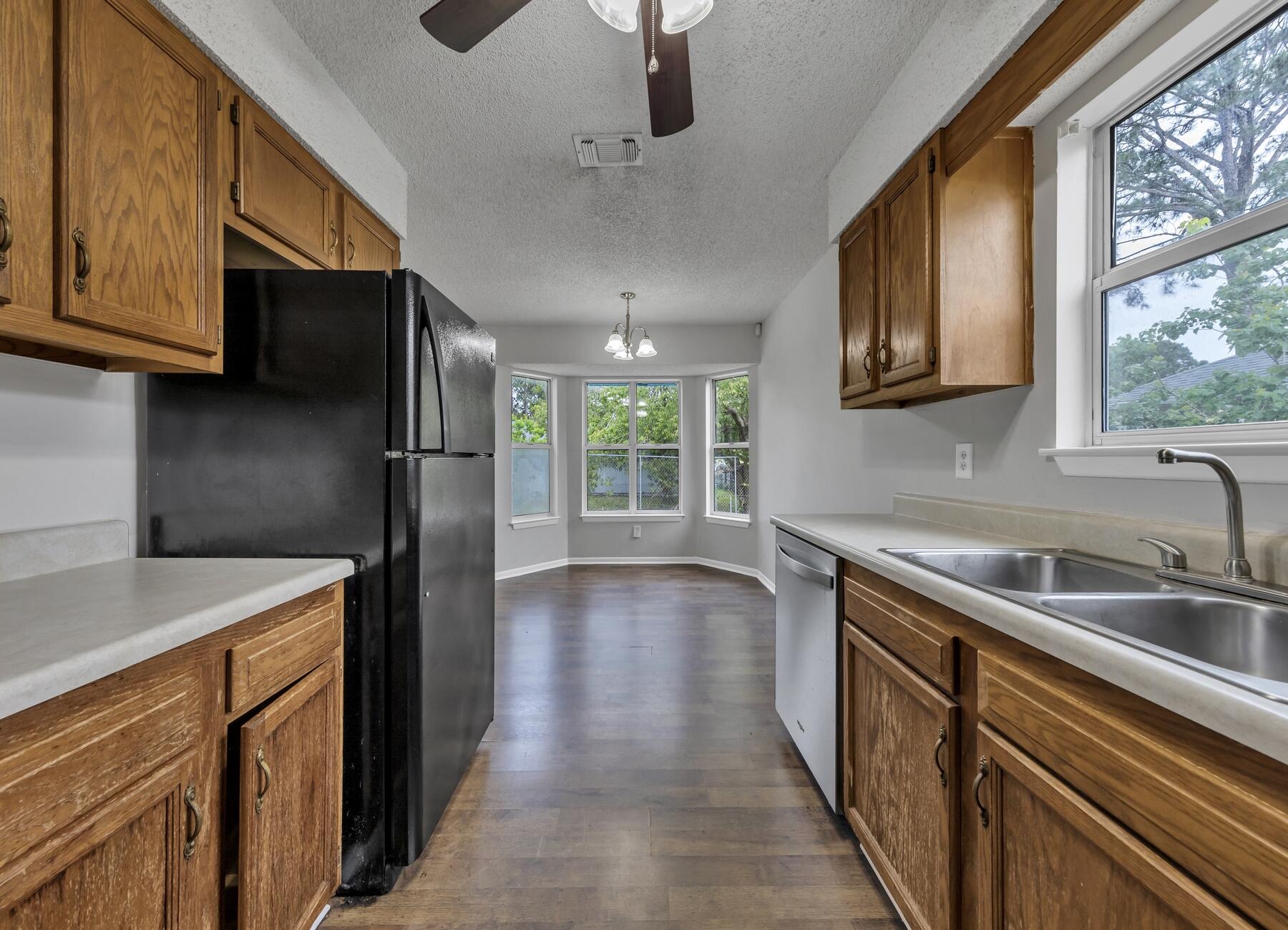 CASA LOMA S/D - Residential Lease