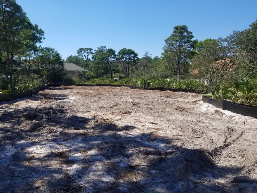 Beautifull  cleared .35 acre  single familylot in one of the most desirable s/din the area.The lot is 38' above sea leveland has 32' on the golf course with multiple million dollar homes in the neighborhood.The gulf is just minutes away along withmany 1st class restaurants to choosefrom.Survey with elevations available.Seller is a Licensed Florida and Louisiana Real Estate Broker.