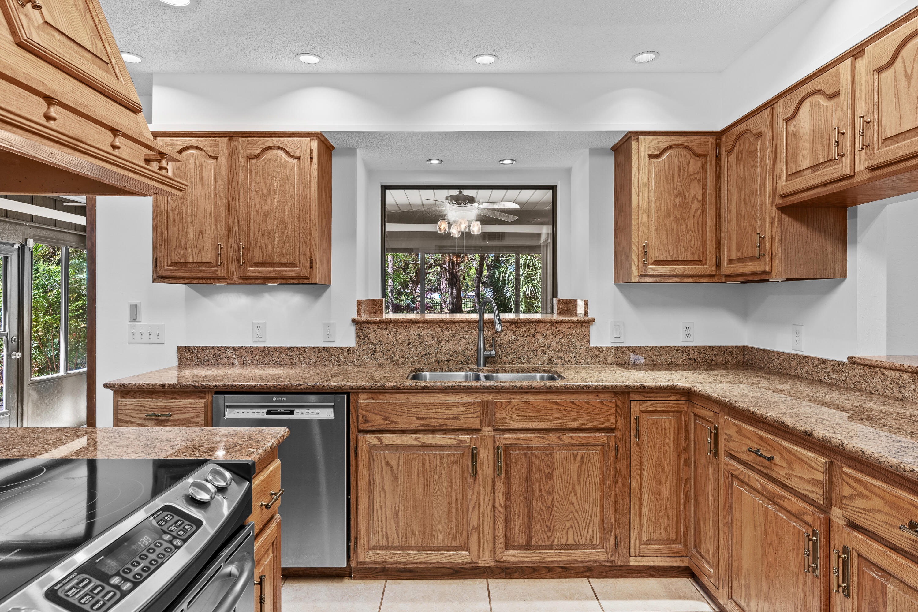 ROCKY BAYOU COUNTRY CLUB ESTATES 3 - Residential