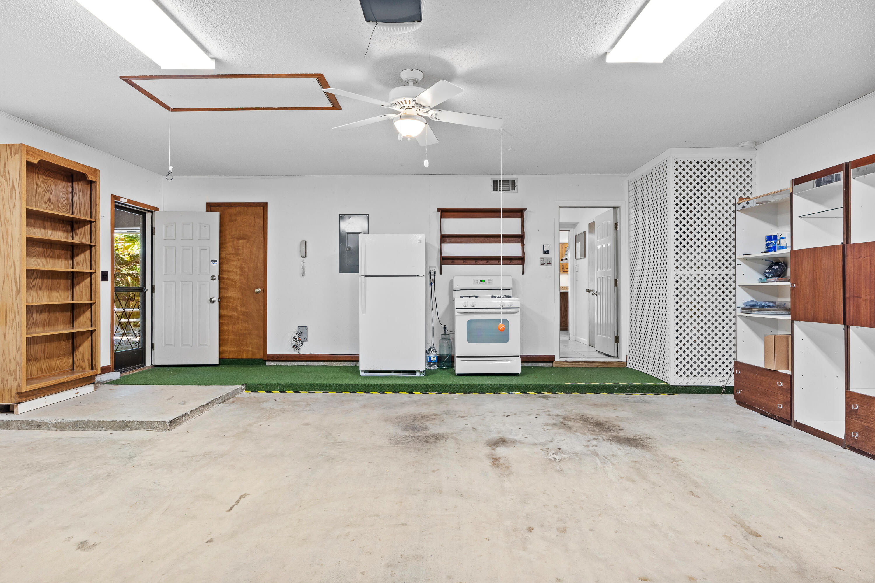 ROCKY BAYOU COUNTRY CLUB ESTATES 3 - Residential