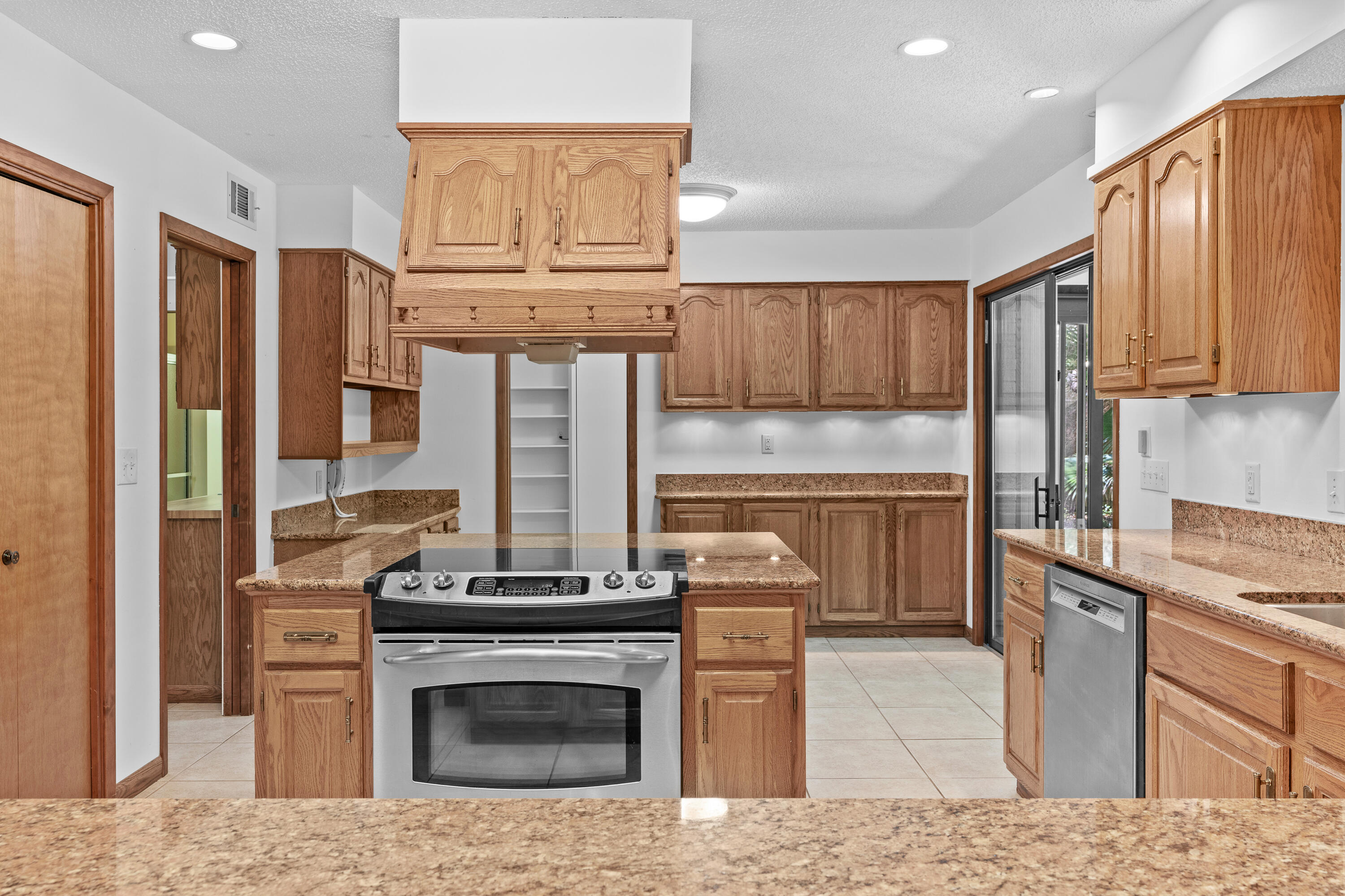 ROCKY BAYOU COUNTRY CLUB ESTATES 3 - Residential