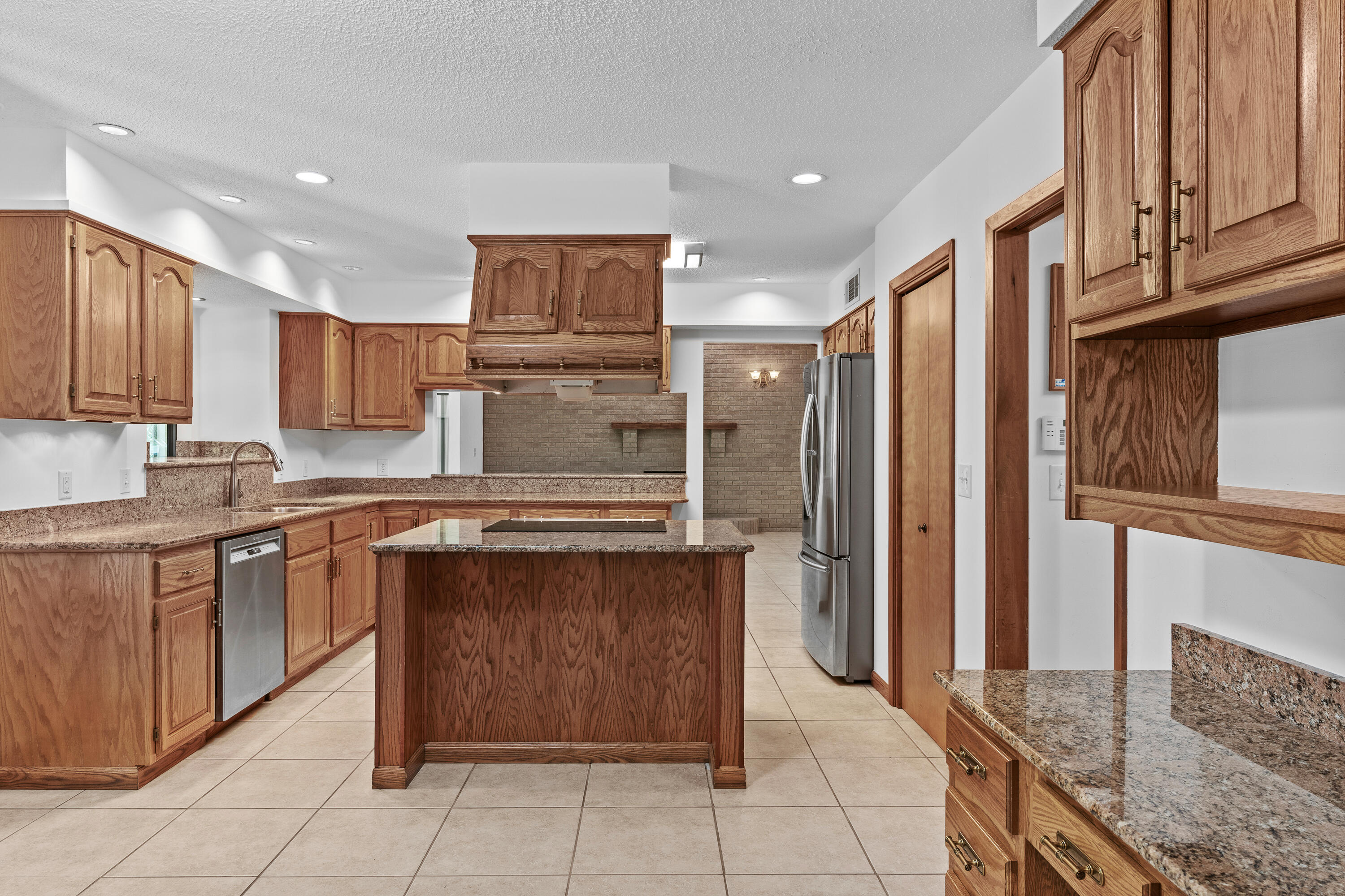 ROCKY BAYOU COUNTRY CLUB ESTATES 3 - Residential