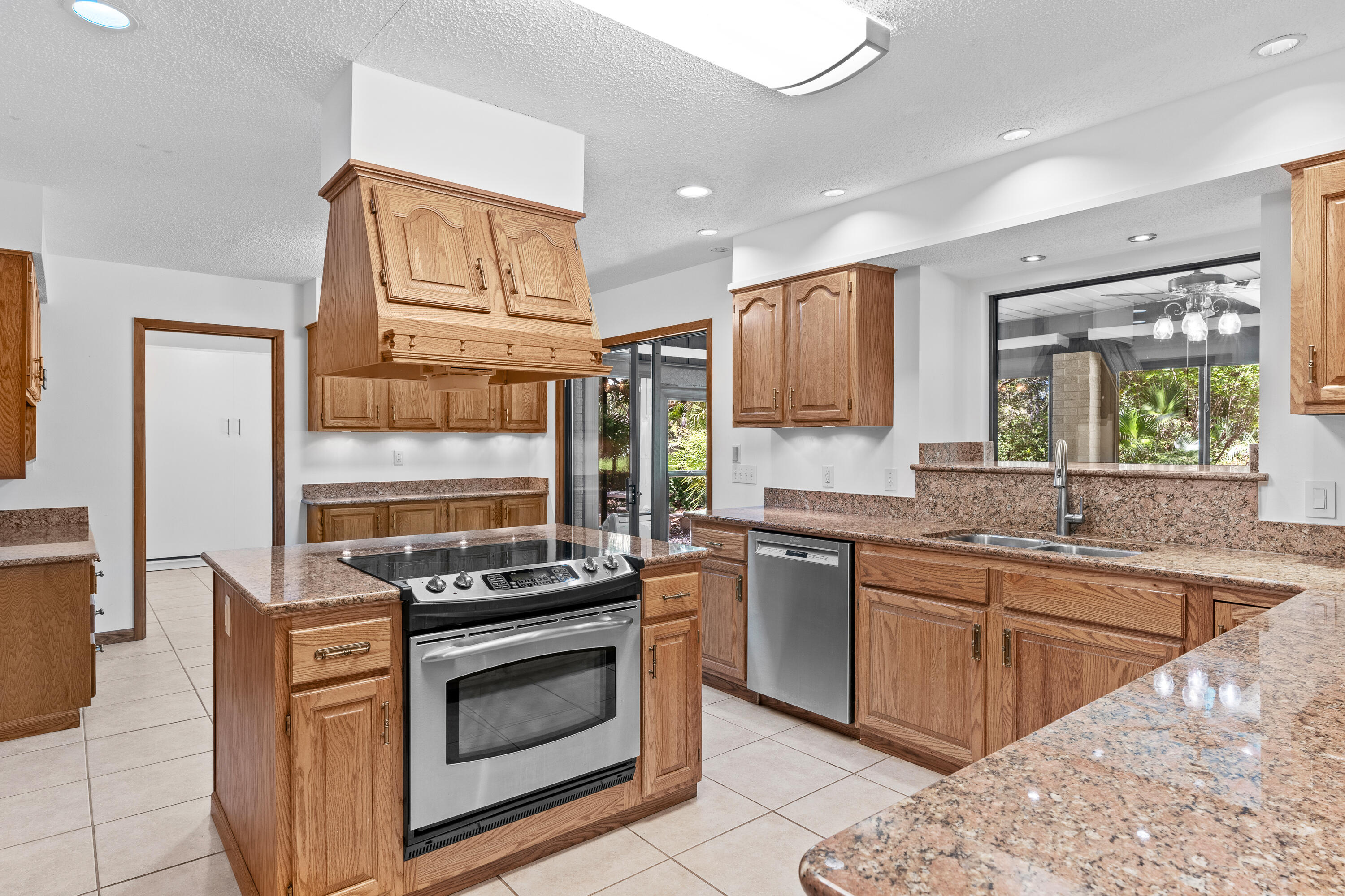 ROCKY BAYOU COUNTRY CLUB ESTATES 3 - Residential