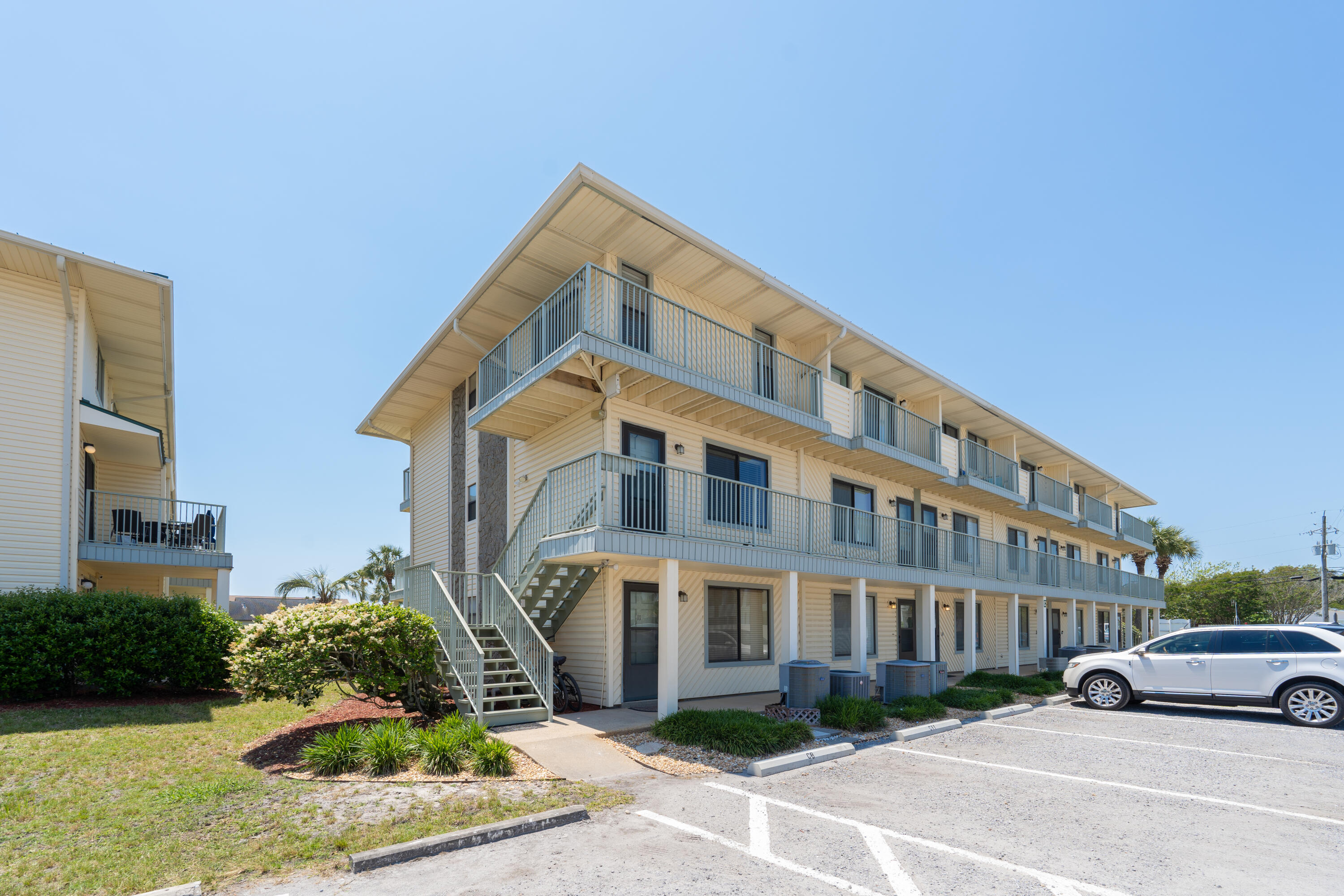 SANDPRINTS CONDO - Residential
