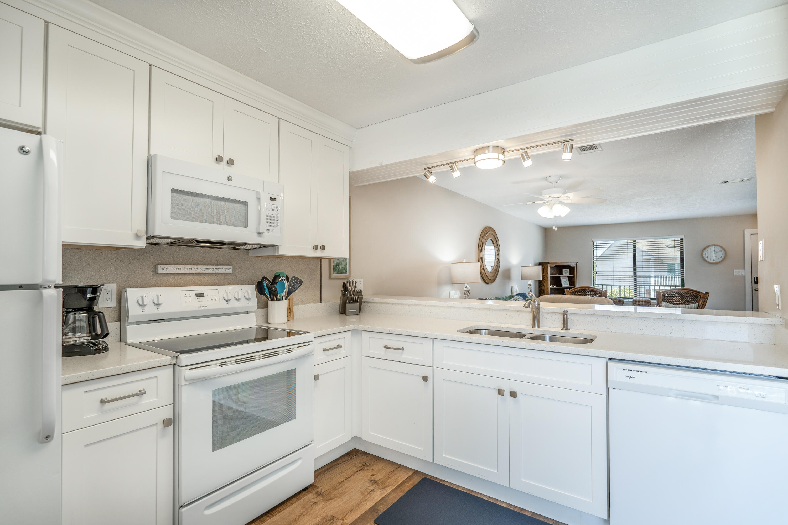 SANDPRINTS CONDO - Residential