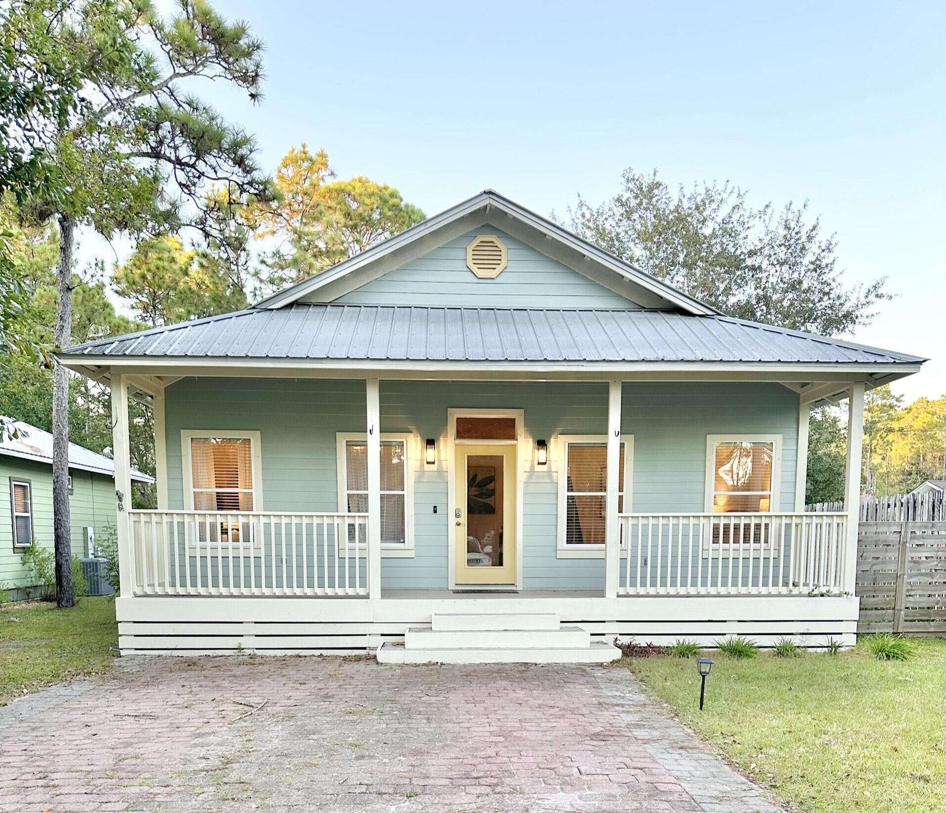 Vacation rental available for month to month off season.  Cute Florida cottage, short stroll to the bay, short drive to the beautiful beaches of 30A.  Fenced backyard, raised deck, BBQ grill, Storage shed, screened in room off the deck.  3 spacious bedrooms and 2 full bathrooms,  Quiet heavily treed neighborhood.