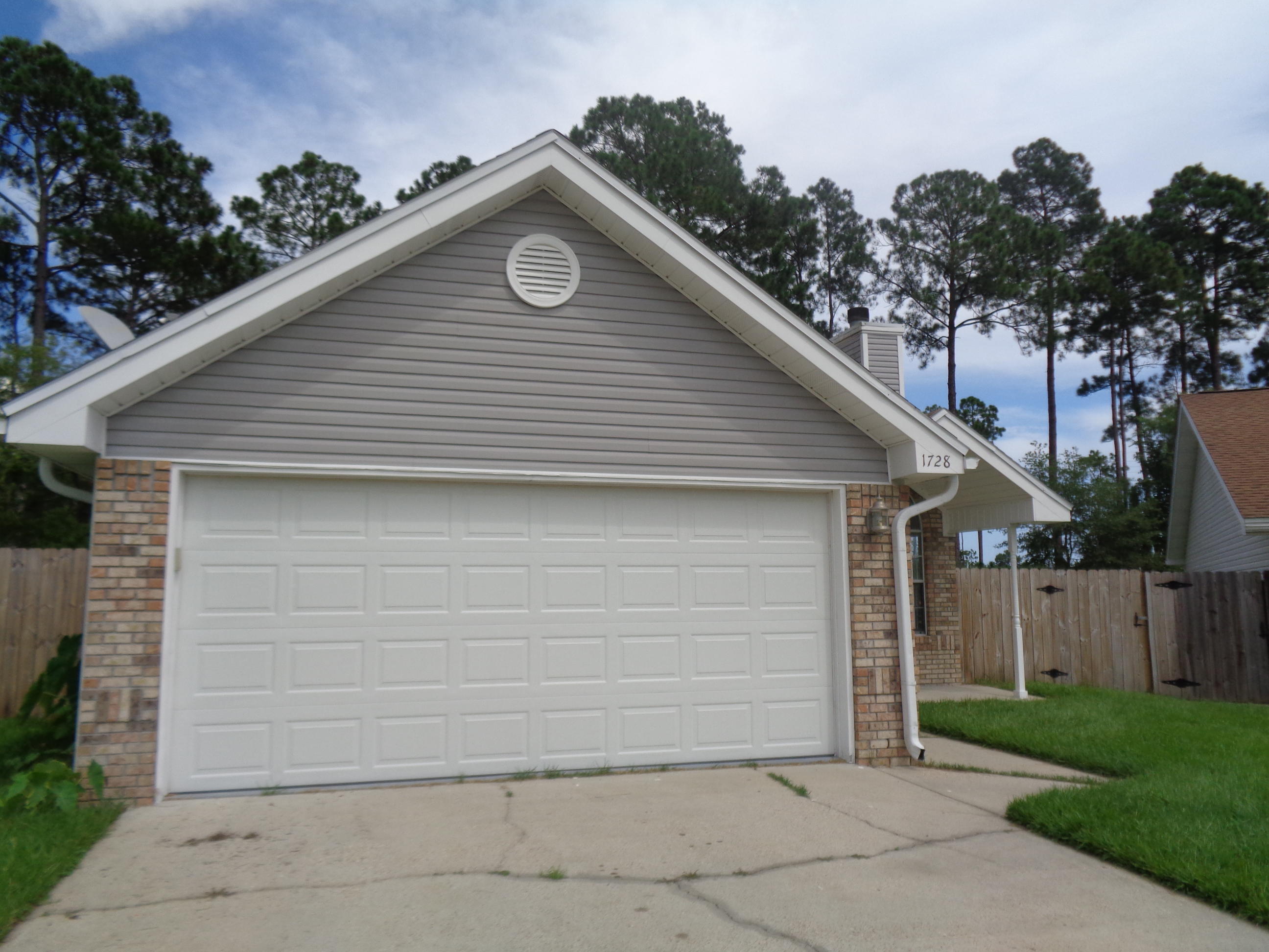 LAKE CHARLESTON - Residential