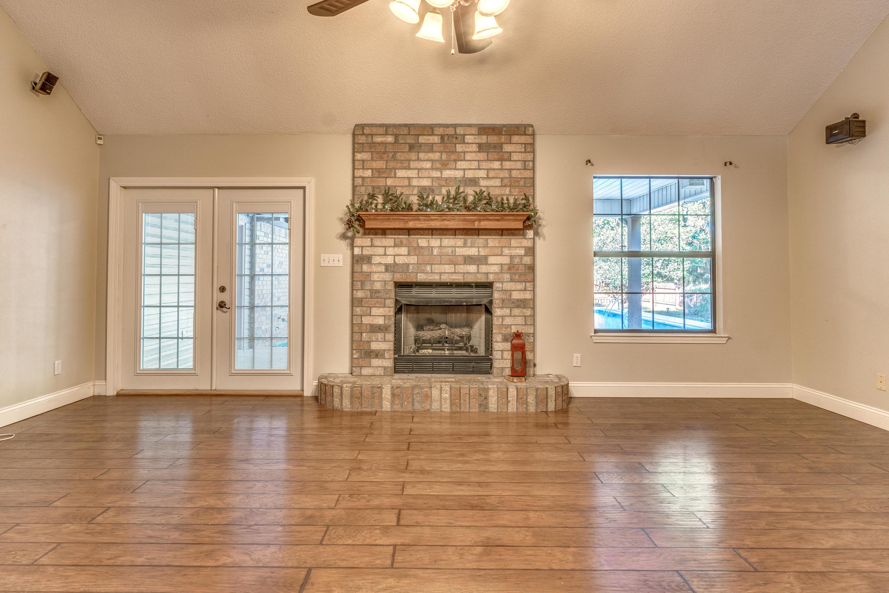 SHADY OAKS - Residential