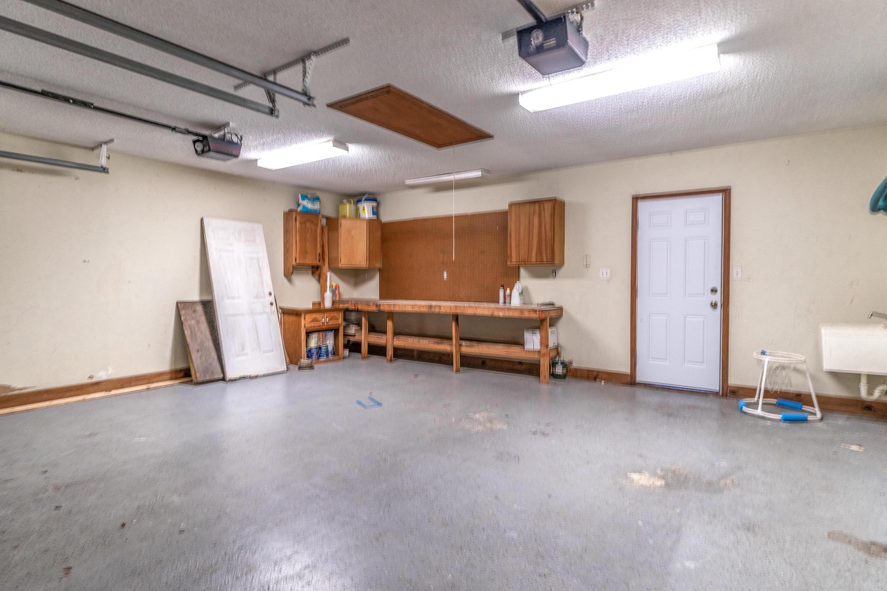 SHADY OAKS - Residential