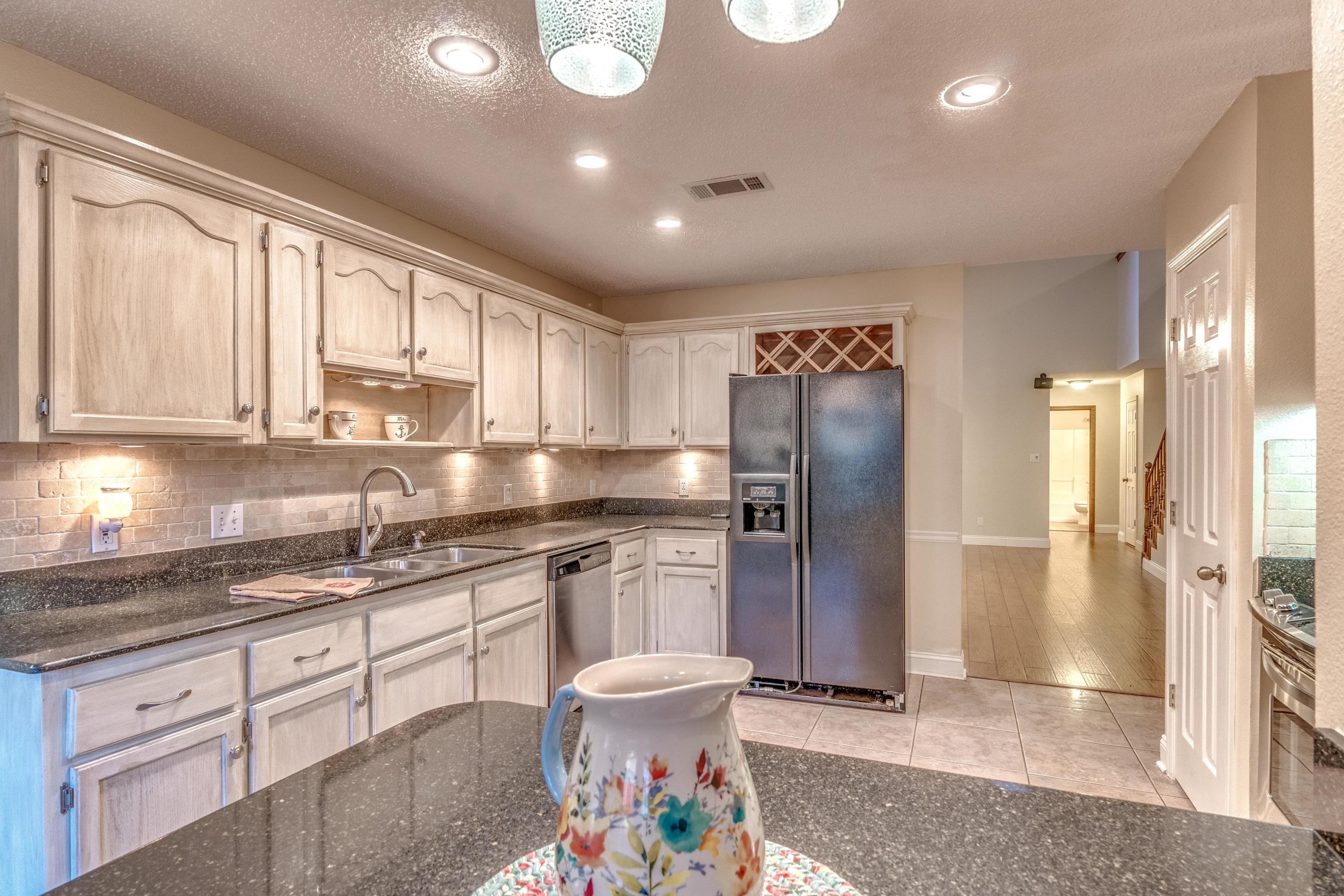 SHADY OAKS - Residential