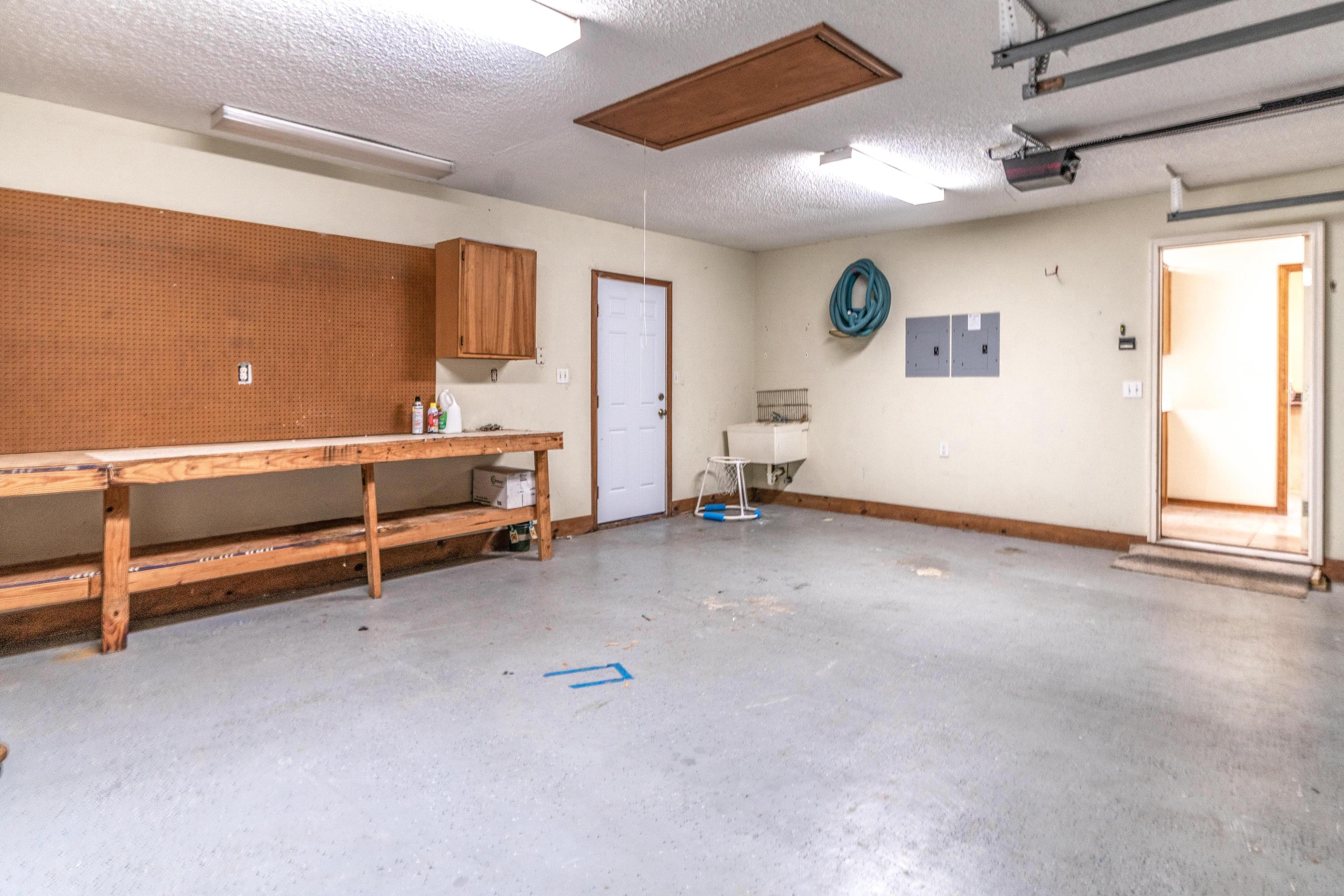 SHADY OAKS - Residential