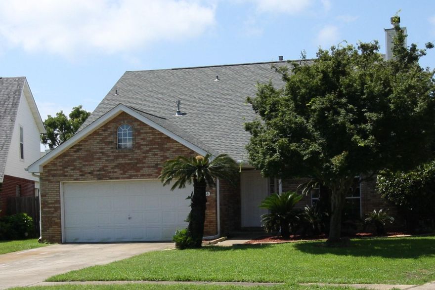 Beautiful Brick home in the heart of Destin with a BRAND NEW ROOF & Gas HOT WATER HEATER. Ceiling fans, lighting and all bathroom faucets have been replaced. HVAC is less than 2 years old. BEST PRICE per sq foot in the neighborhood  this 4 bedroom, 2.5 bath home has a FIRST FLOOR MASTER, an eat-in kitchen, formal dining room, a Loft that could serve as an office or play area, and is full of natural light! The back porch has NEW SCREENS and access to the fenced in backyard. The well pump & sprinkler system keeps the yard looking nice. Two car garage has pull down attic stairs for extra storage. This is a great neighborhood with sidewalks for those evening strolls. It won't last long!!