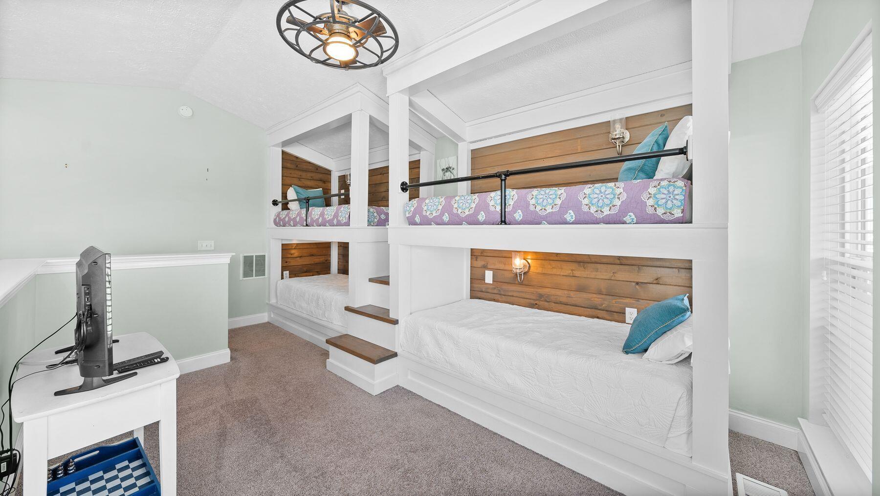 LAGUNA BEACH ESTATES - Residential