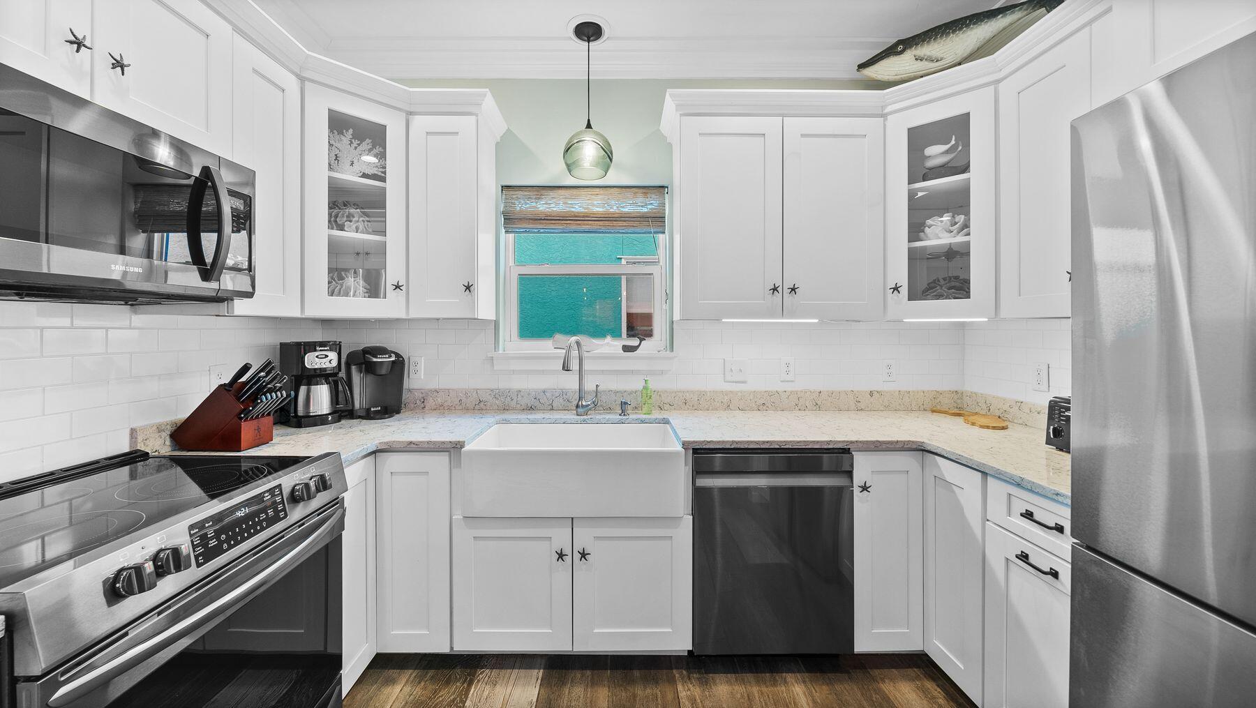 LAGUNA BEACH ESTATES - Residential
