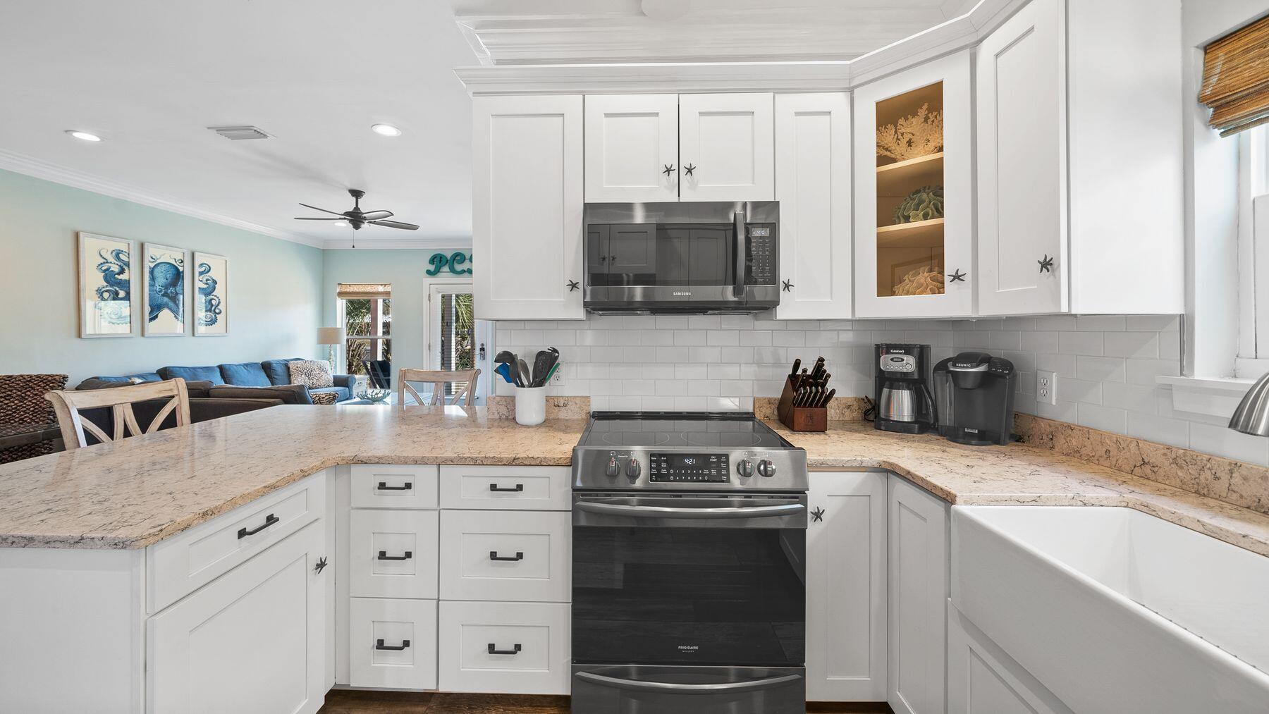 LAGUNA BEACH ESTATES - Residential