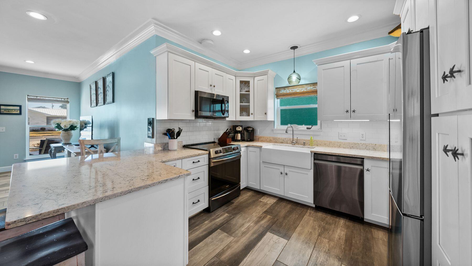 LAGUNA BEACH ESTATES - Residential