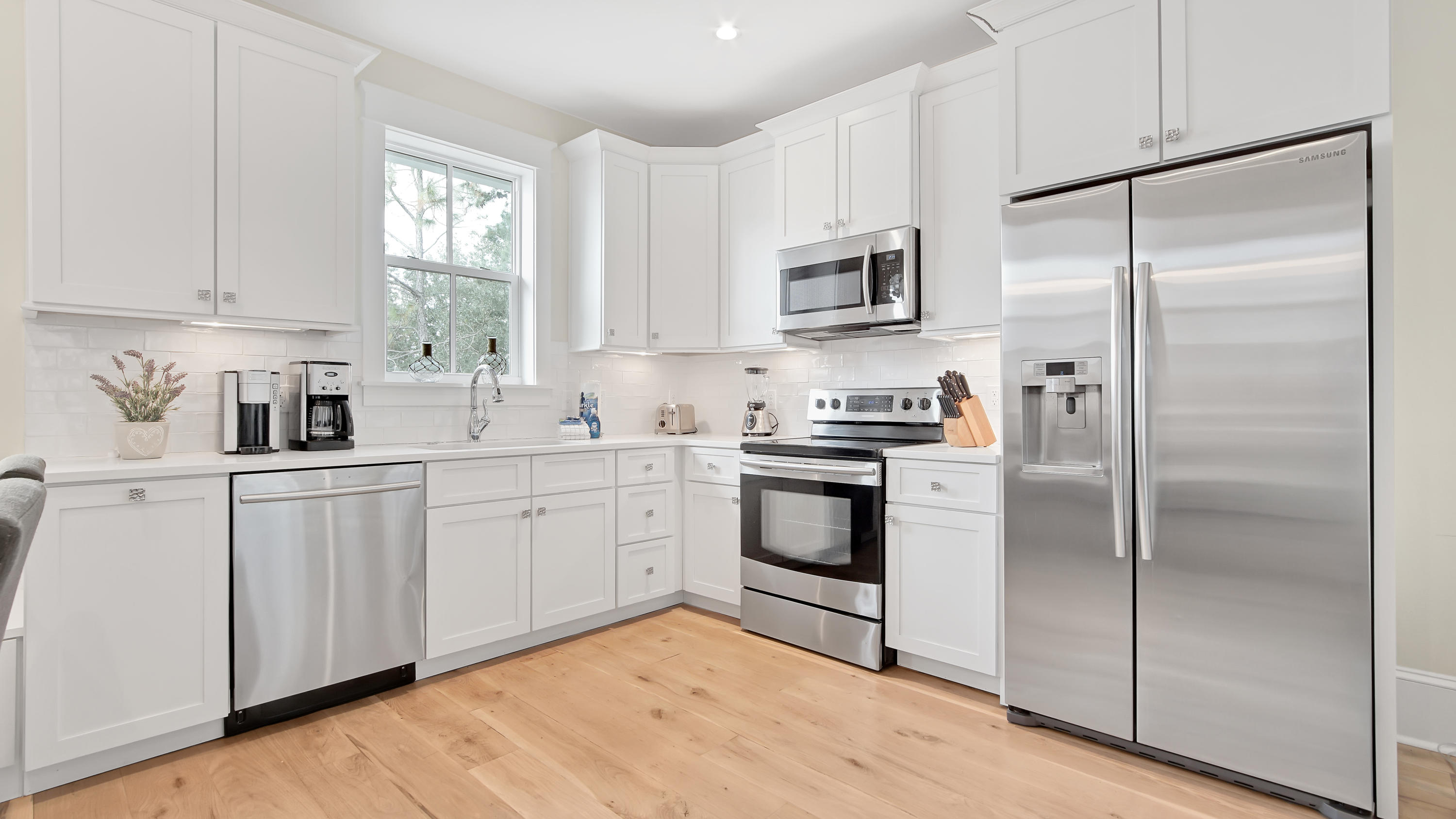 COTTAGES AT EASTERN LAKE - Residential