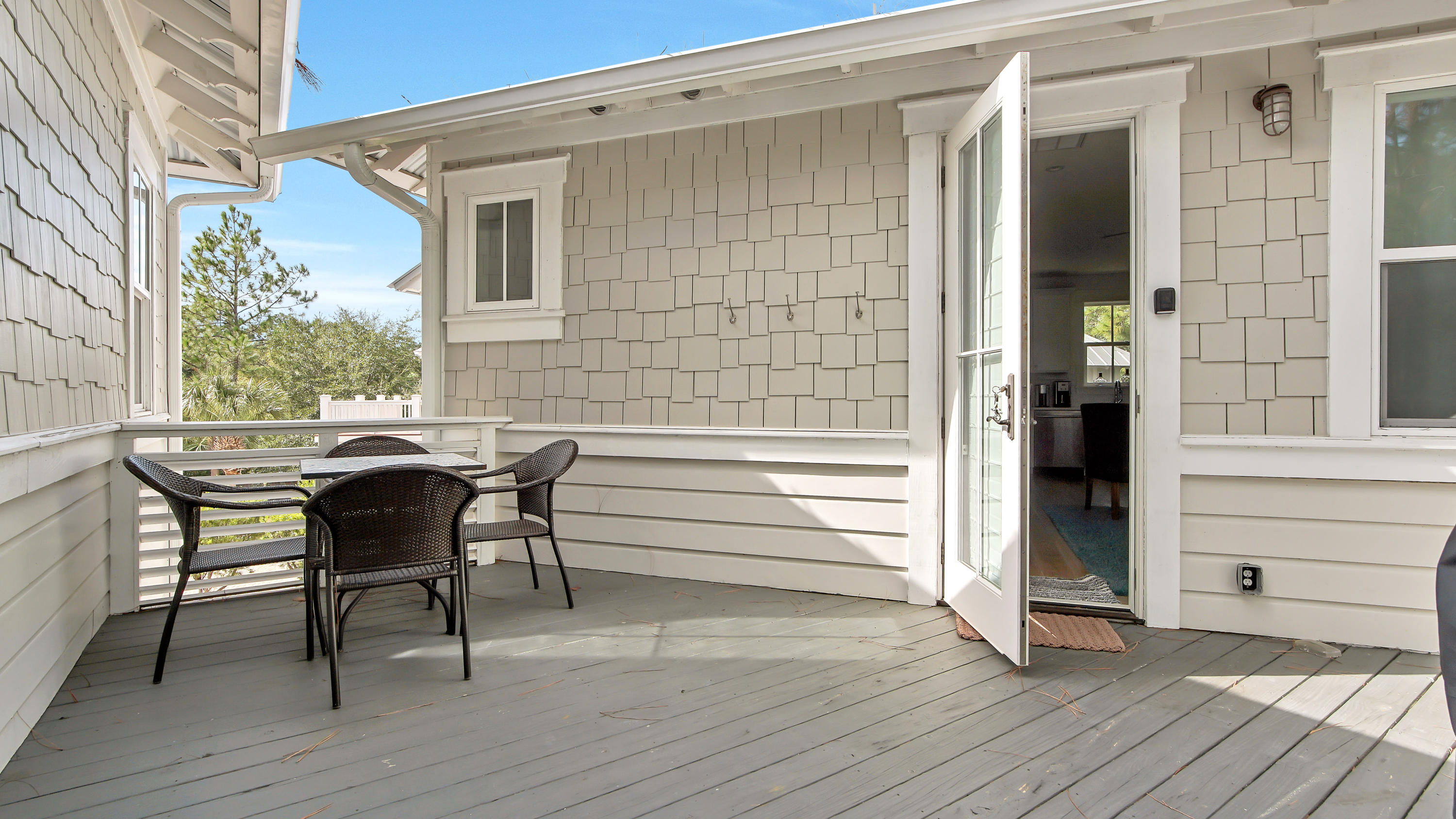 COTTAGES AT EASTERN LAKE - Residential