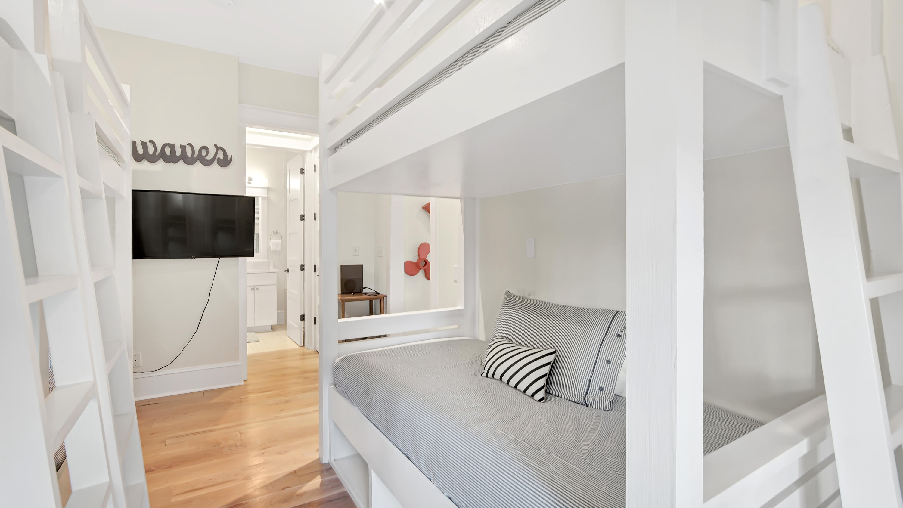 COTTAGES AT EASTERN LAKE - Residential