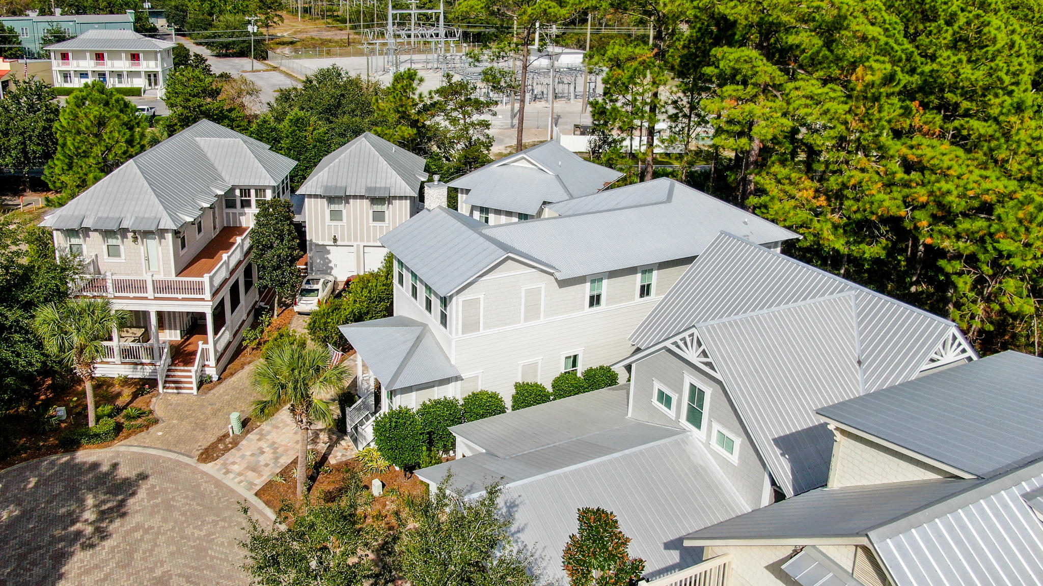 COTTAGES AT EASTERN LAKE - Residential
