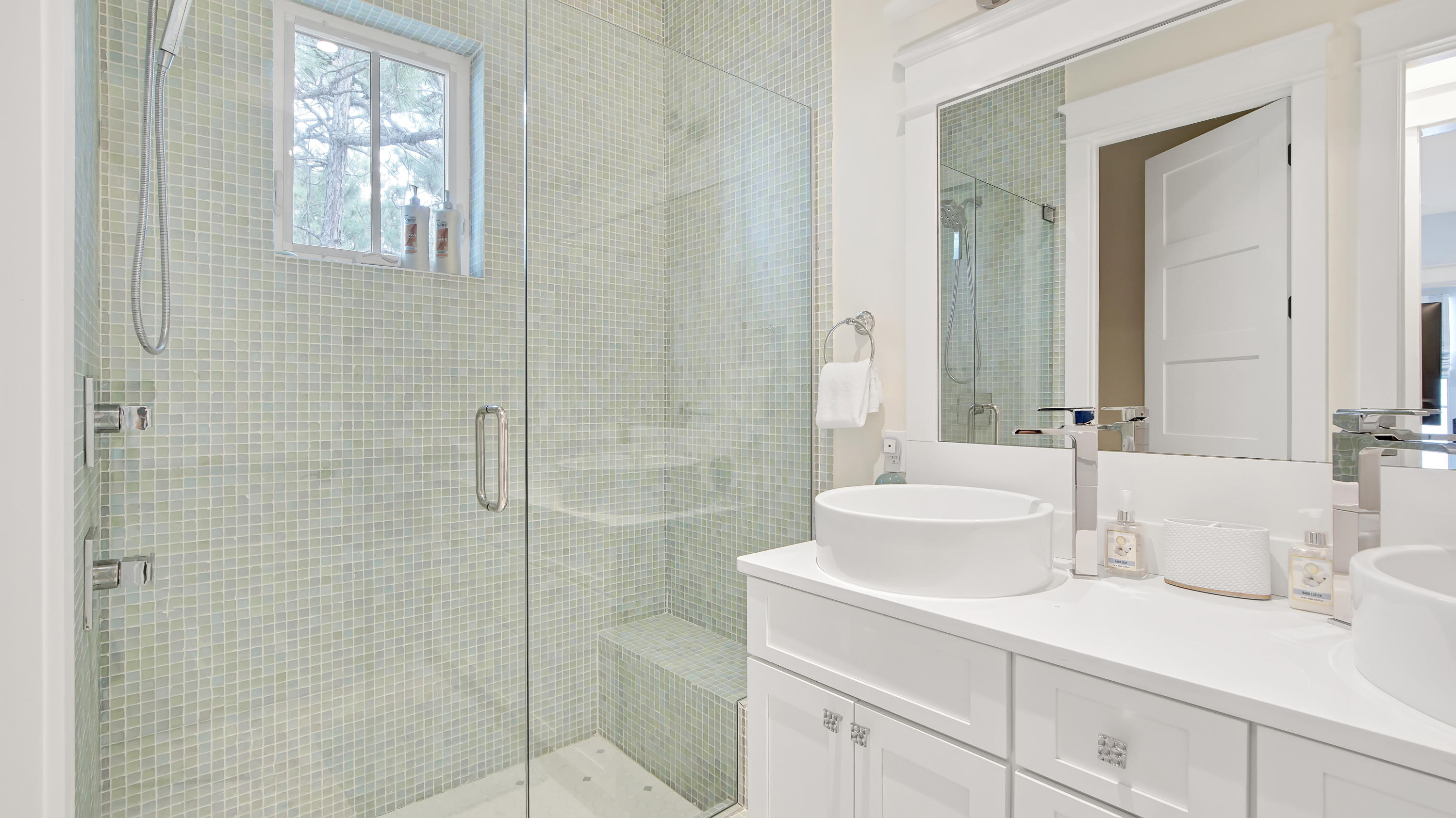 COTTAGES AT EASTERN LAKE - Residential