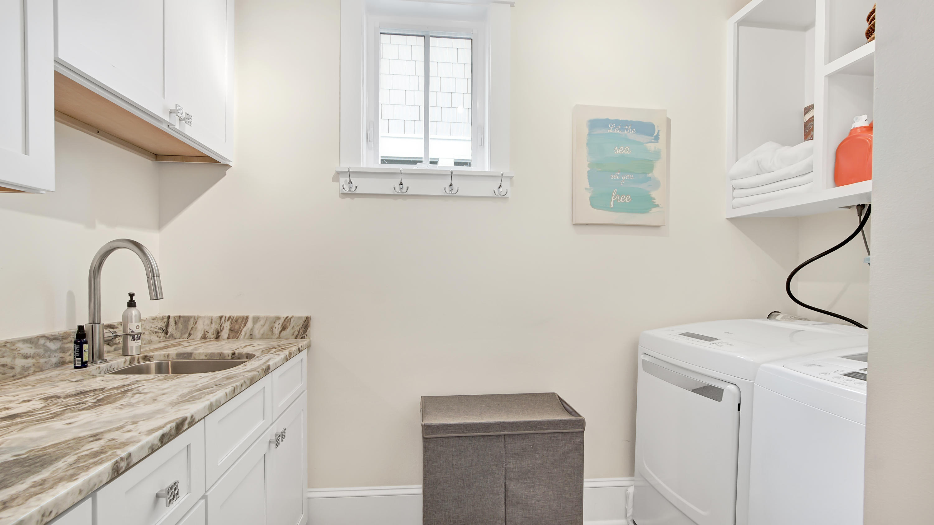 COTTAGES AT EASTERN LAKE - Residential