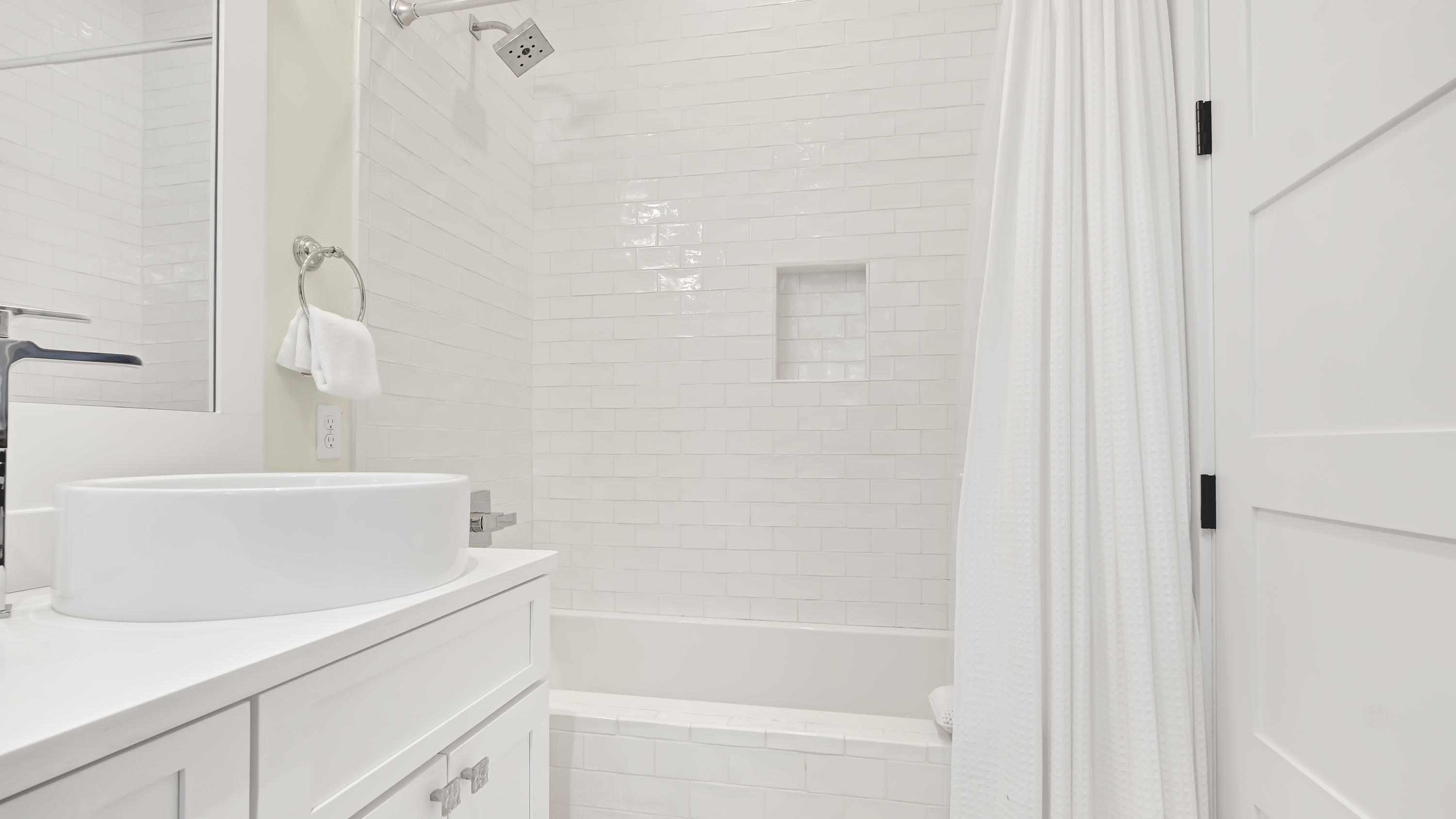 COTTAGES AT EASTERN LAKE - Residential