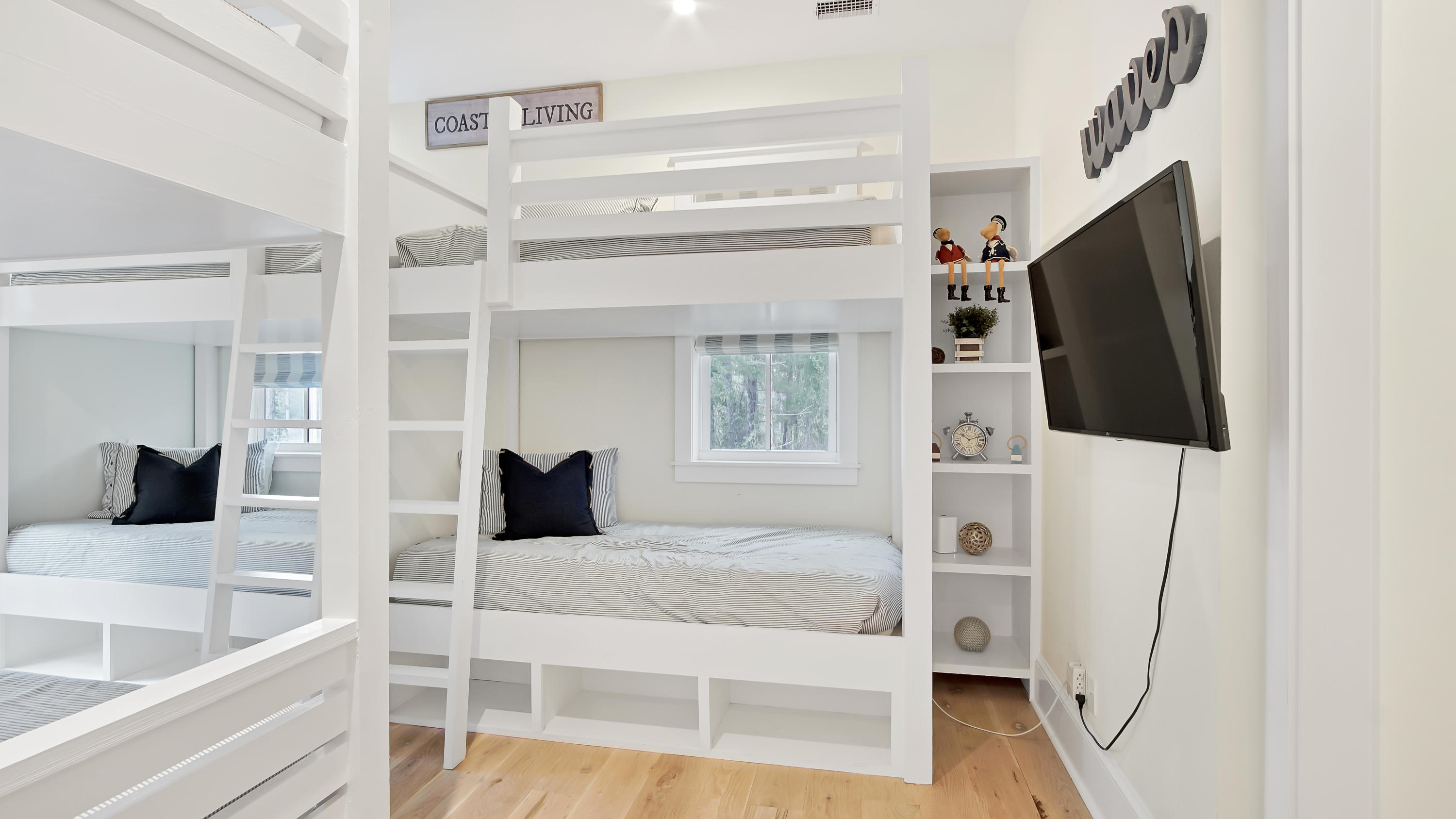 COTTAGES AT EASTERN LAKE - Residential