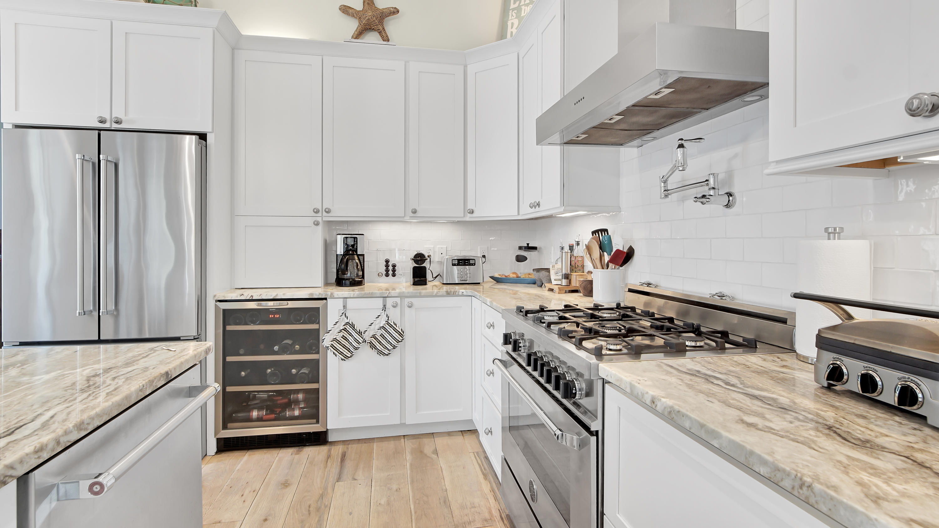 COTTAGES AT EASTERN LAKE - Residential