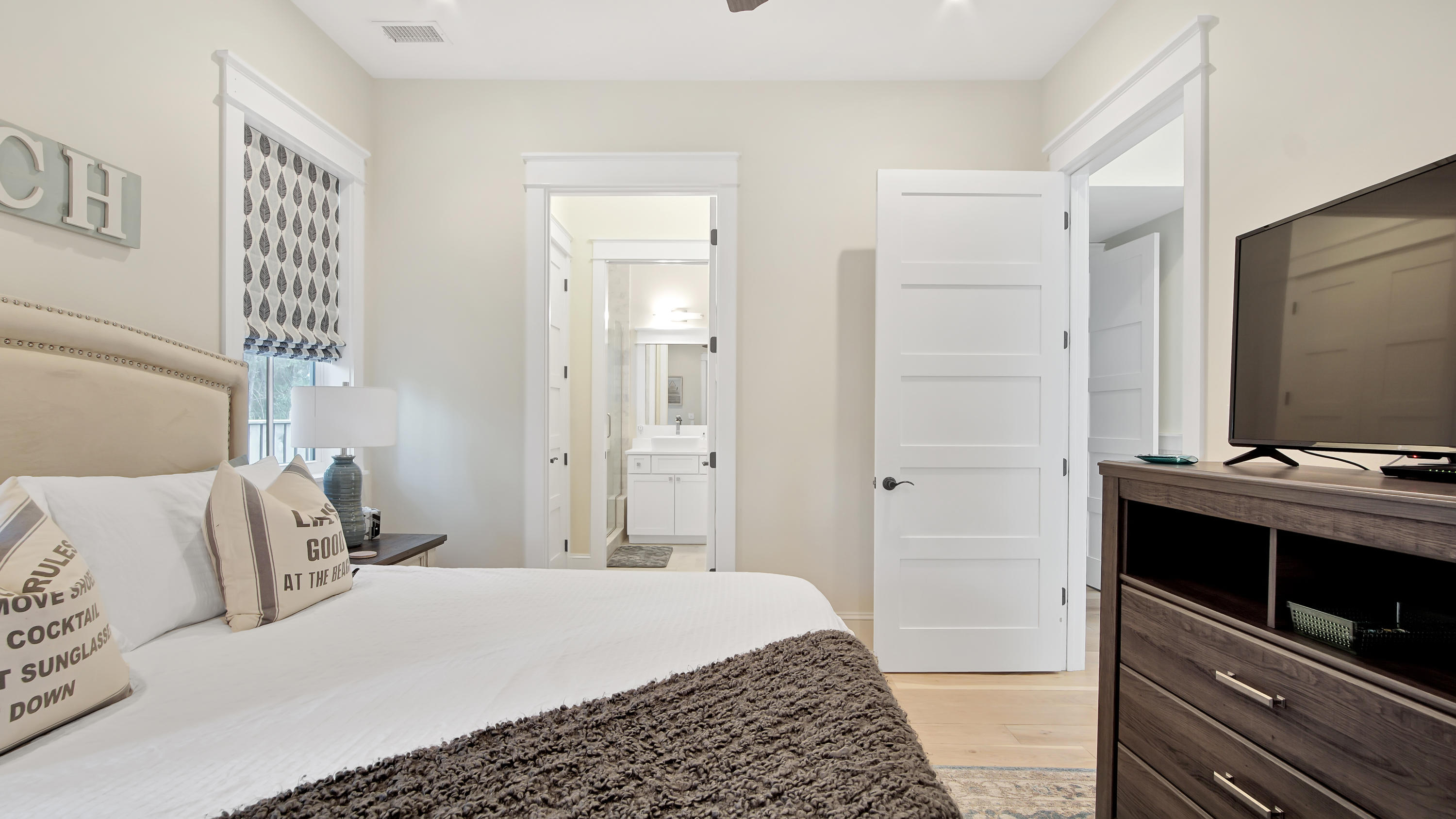 COTTAGES AT EASTERN LAKE - Residential