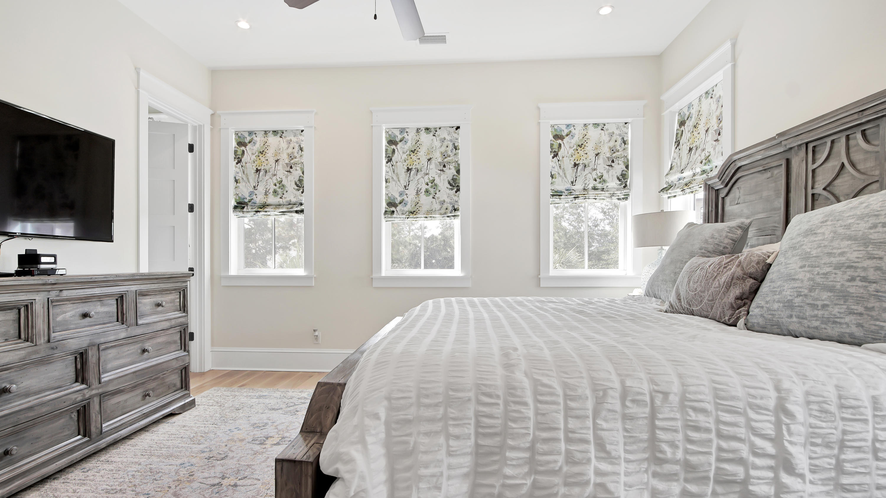 COTTAGES AT EASTERN LAKE - Residential