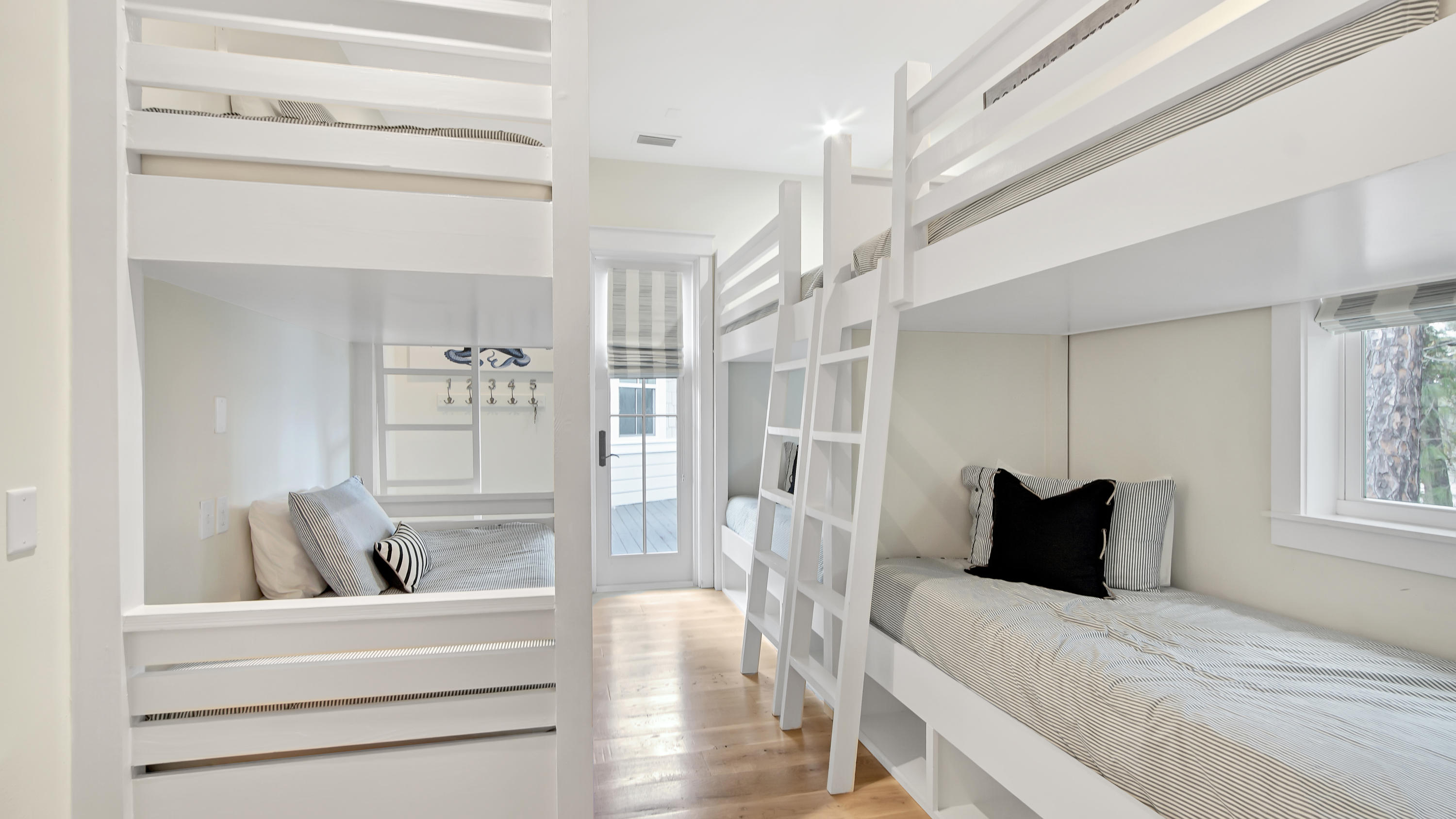 COTTAGES AT EASTERN LAKE - Residential