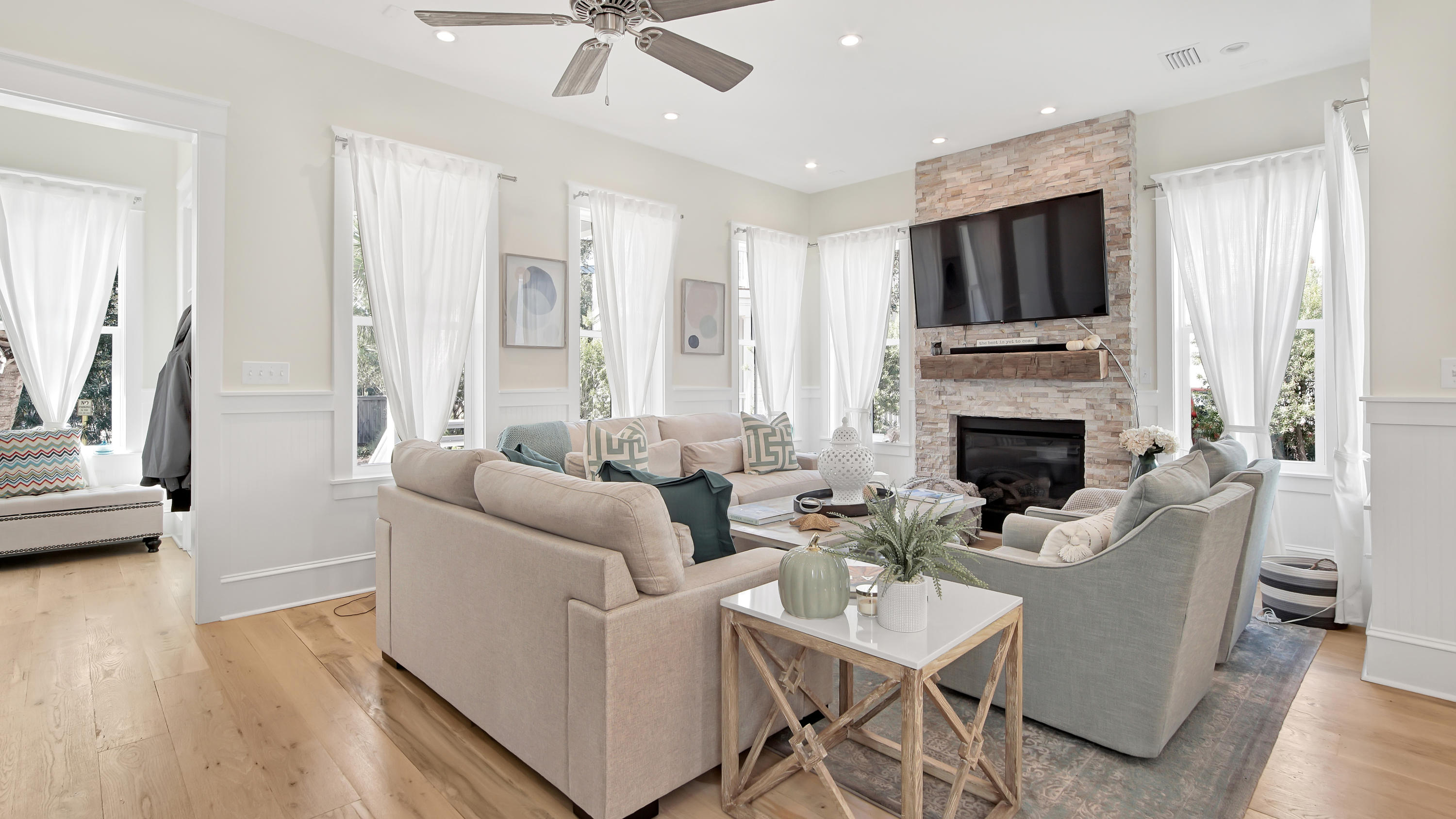 COTTAGES AT EASTERN LAKE - Residential