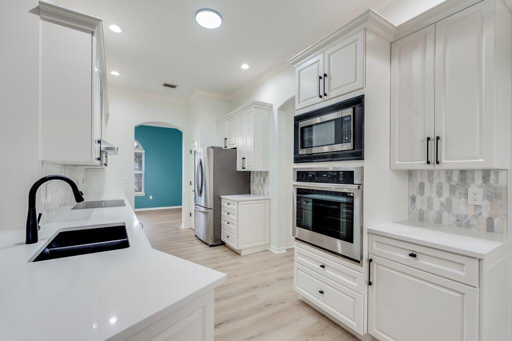 AVALON BEACH ESTATES - Residential