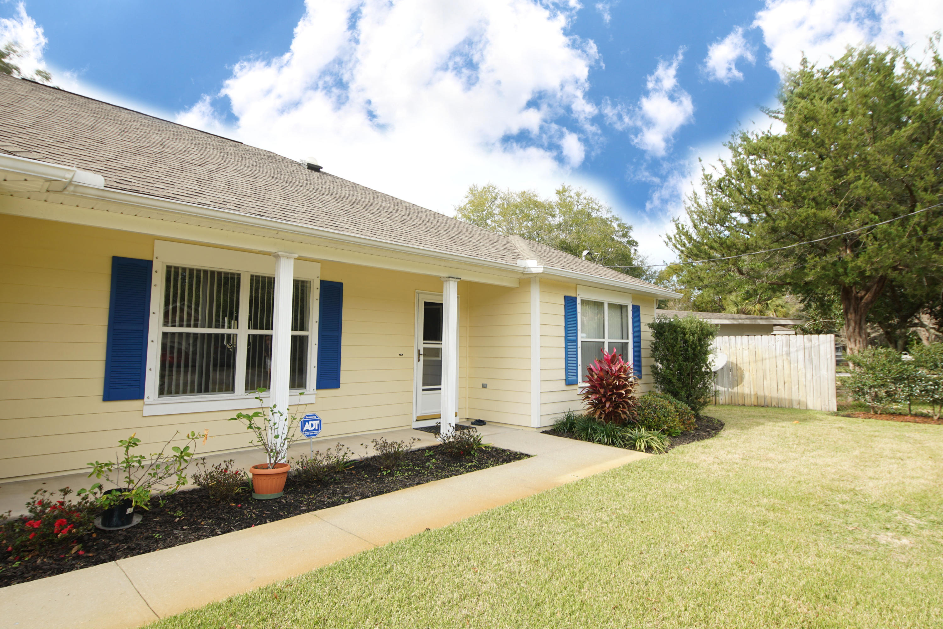 ELLIOTTS POINT - Residential