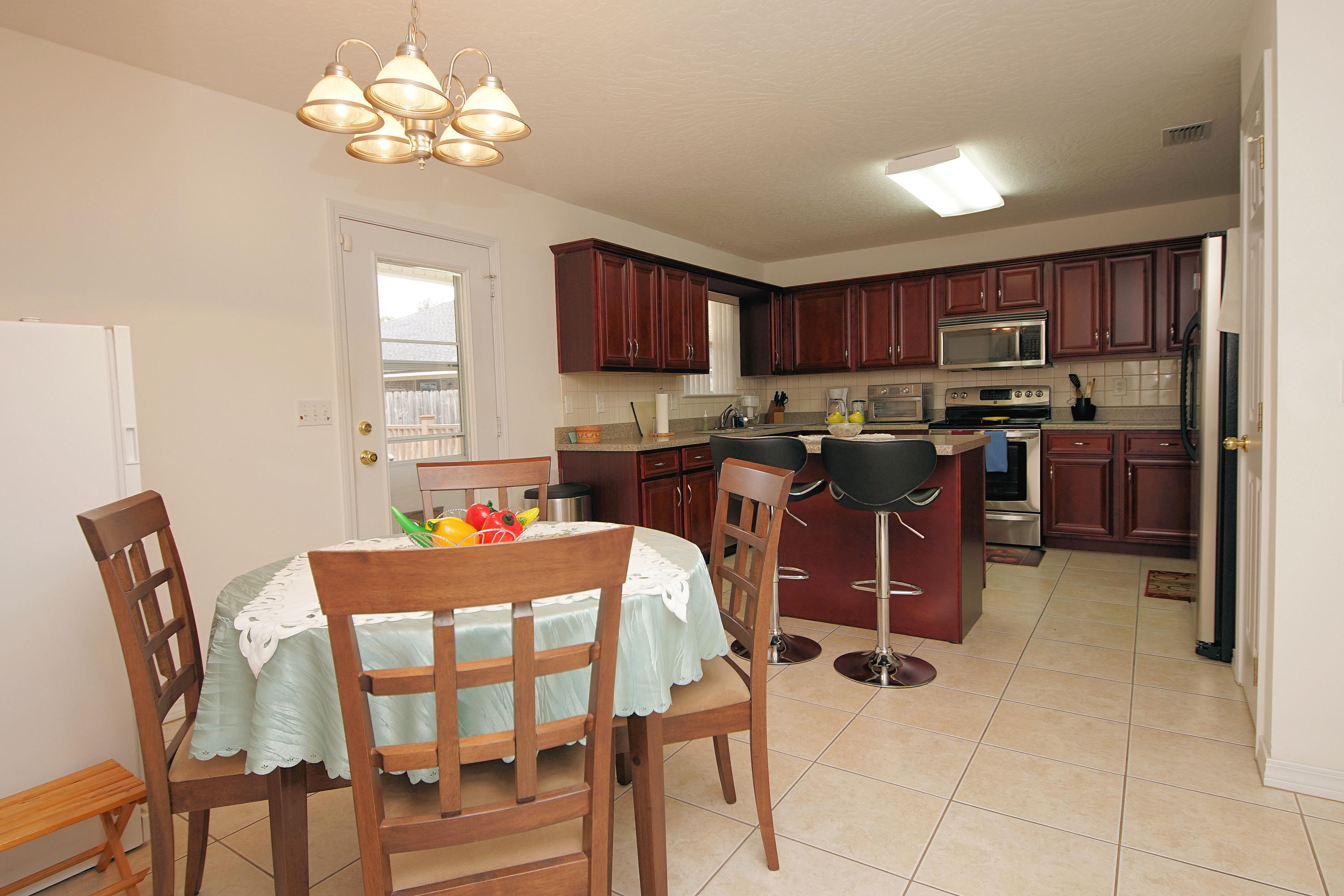 ELLIOTTS POINT - Residential